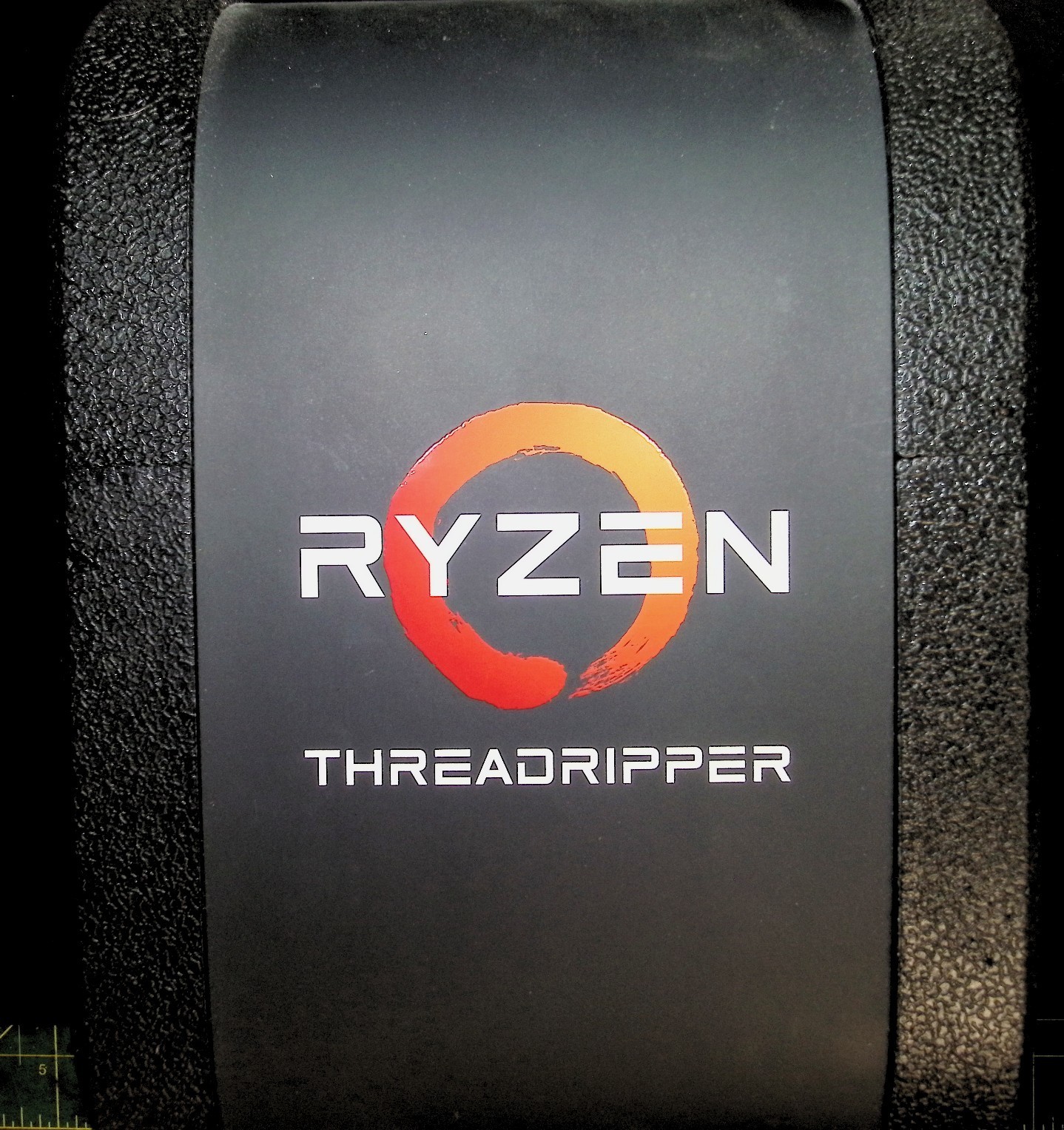 AMD YD190XA8AEWOF 4GHz 240V Ryzen Threadripper 1900X Processor