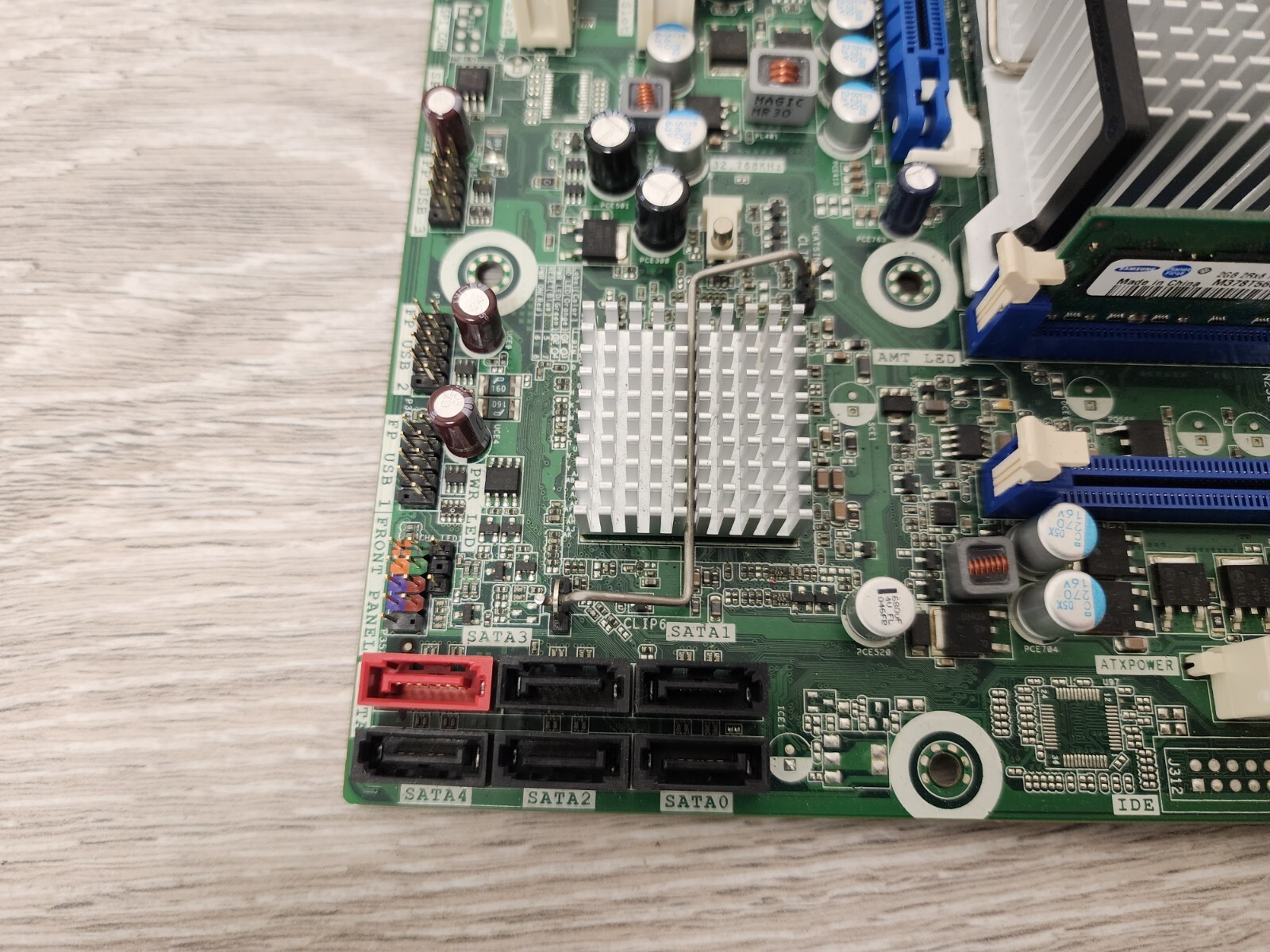 Intel Desktop Board AA E60577-202 Motherboard Core 2 Duo E7400 @ 2.8 GHz 2GB RAM