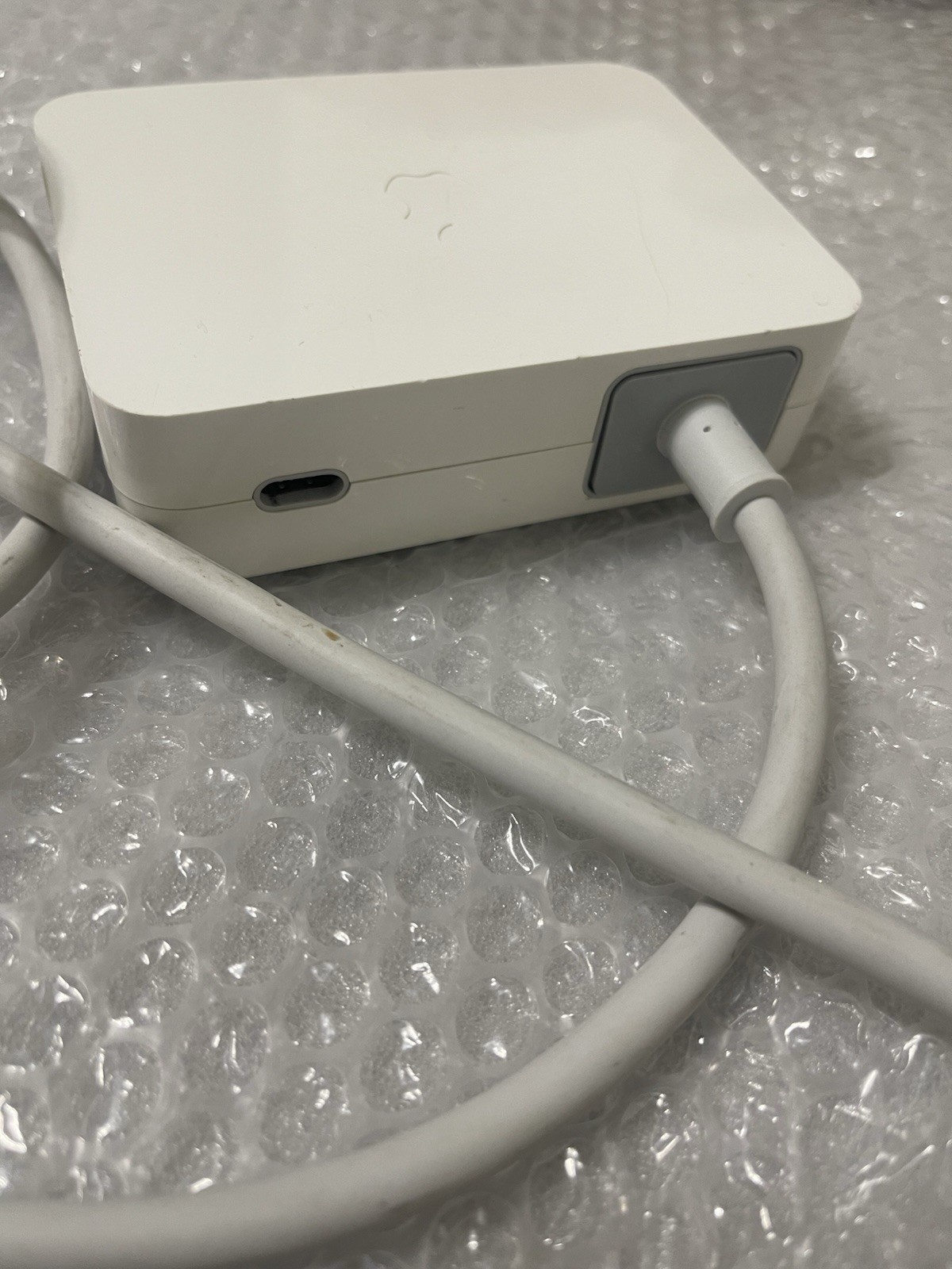 Genuine Apple A1097 Cinema HD Display 90W Power Adapter for 23” Cinema Display