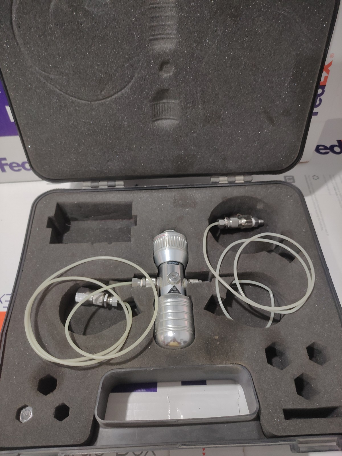 GE DRUCK PV210-08 Low Pressure and Vacuum Pneumatic Manual Pump