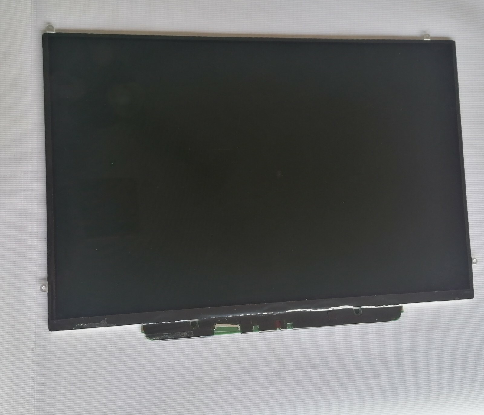 Genuine Apple MacBook Air A1237 A1304 13.3″ LED Screen B133EW03 V.1