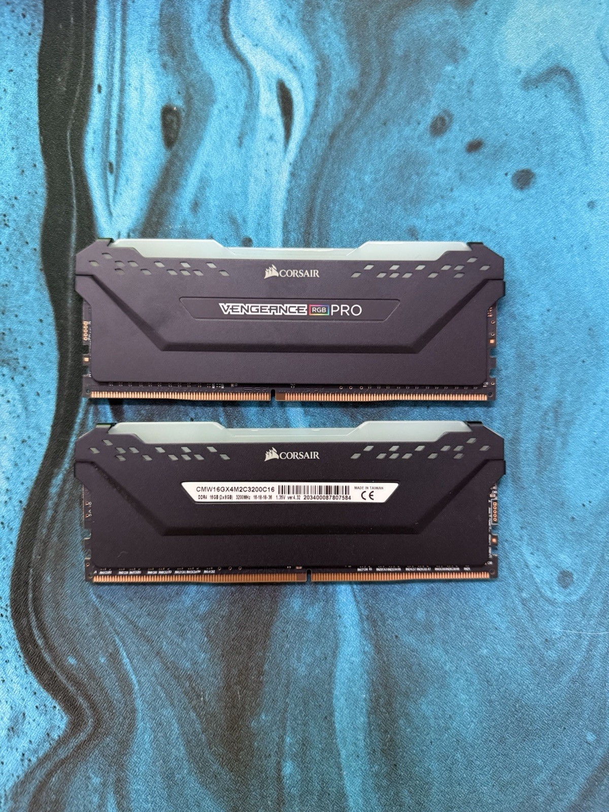 Corsair Vengeance RGB Pro 16GB (2x8GB) RAM DDR4 3200MHz CMW16GX4M2C3200C16