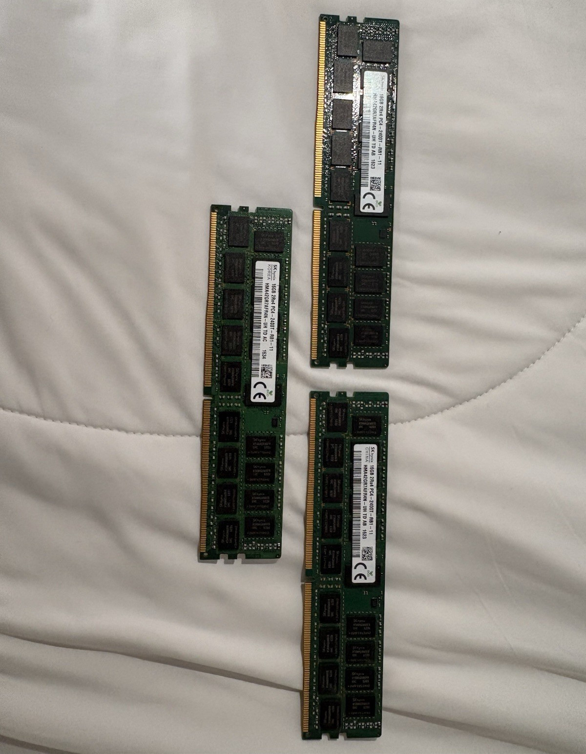 SK hynix 48GB (3x16GB) DDR4 288-Pin RDIMM PC4-2400T ECC Reg HMA42GR7AFR4N-UH