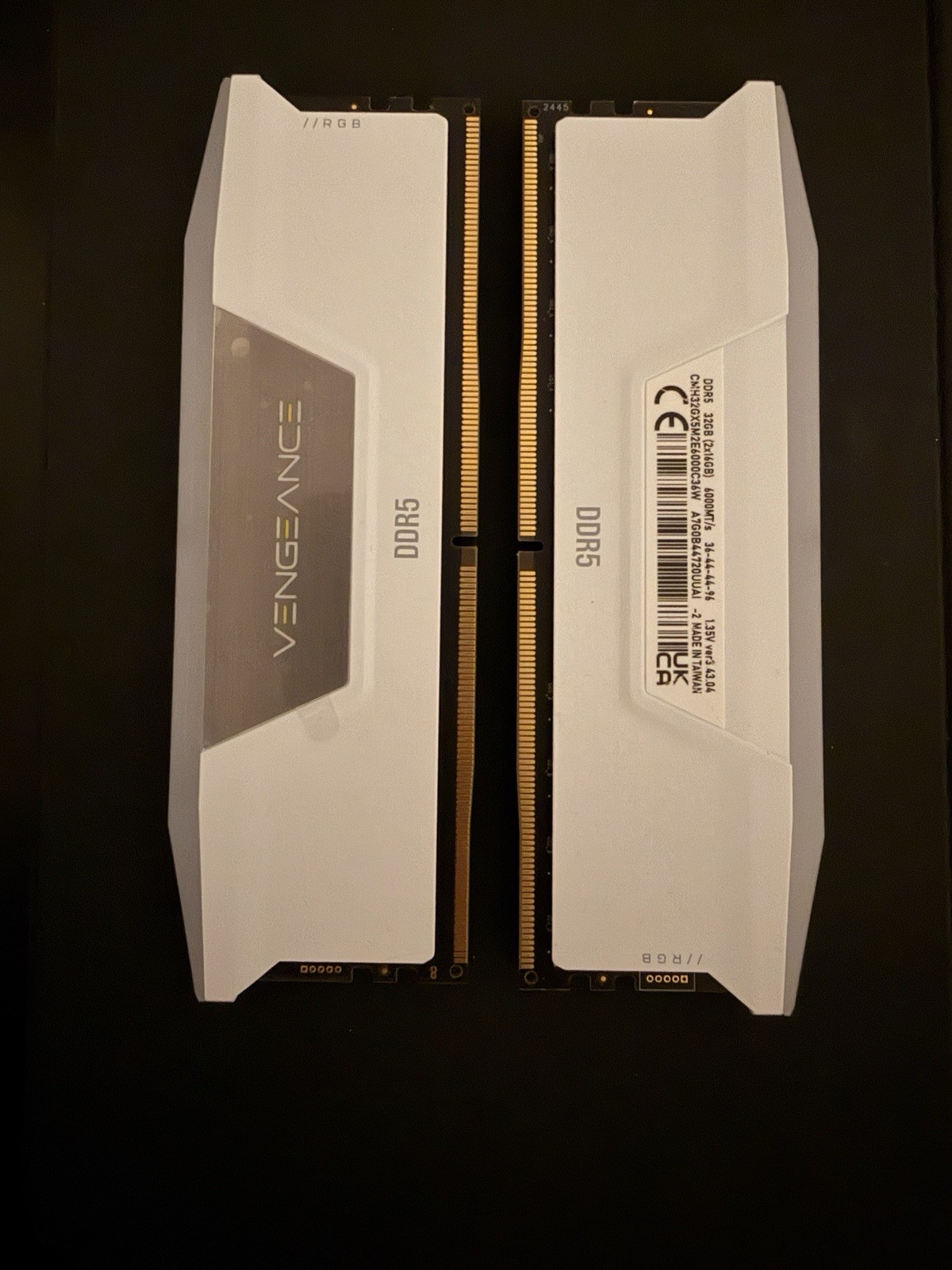 Corsair Vengeance RGB 32GB (2x16GB) DDR5-6000 C36 DIMM White