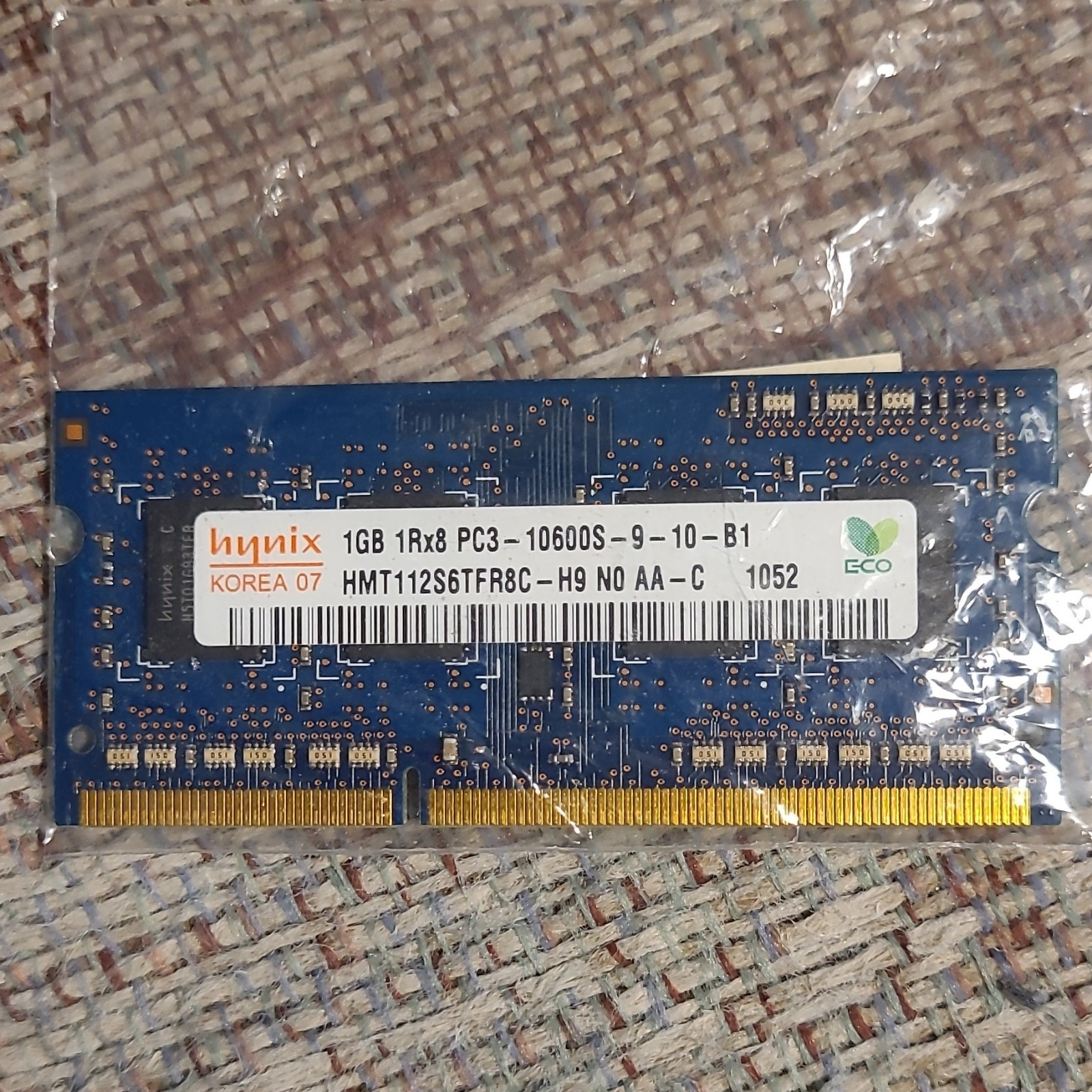 Hynix 1GB DDR3 SO-DIMM 204-Pin PC3-10600S RAM HMT112S6TFR8C-H9 NO AA-C