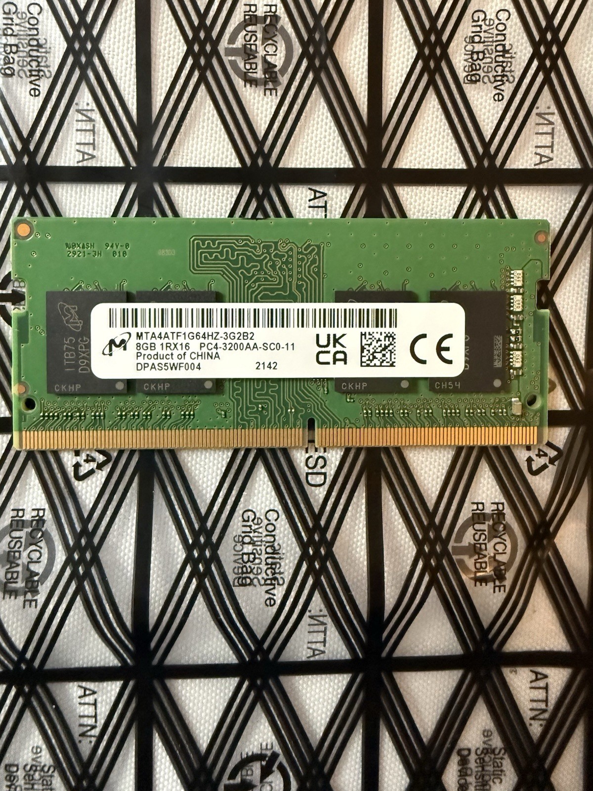 Micron DDR4 SO-DIMM 8GB PC4-3200AA 260-Pin Unbuffered MTA4ATF1G64HZ-3G2B2