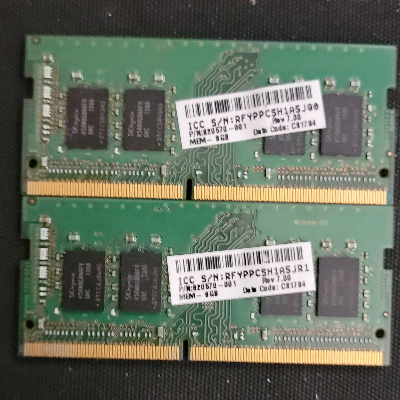 SK hynix 16GB (2x8GB) DDR4 SO-DIMM PC4-2400T ECC 260-Pin HMA81GS6AFR8N-UH