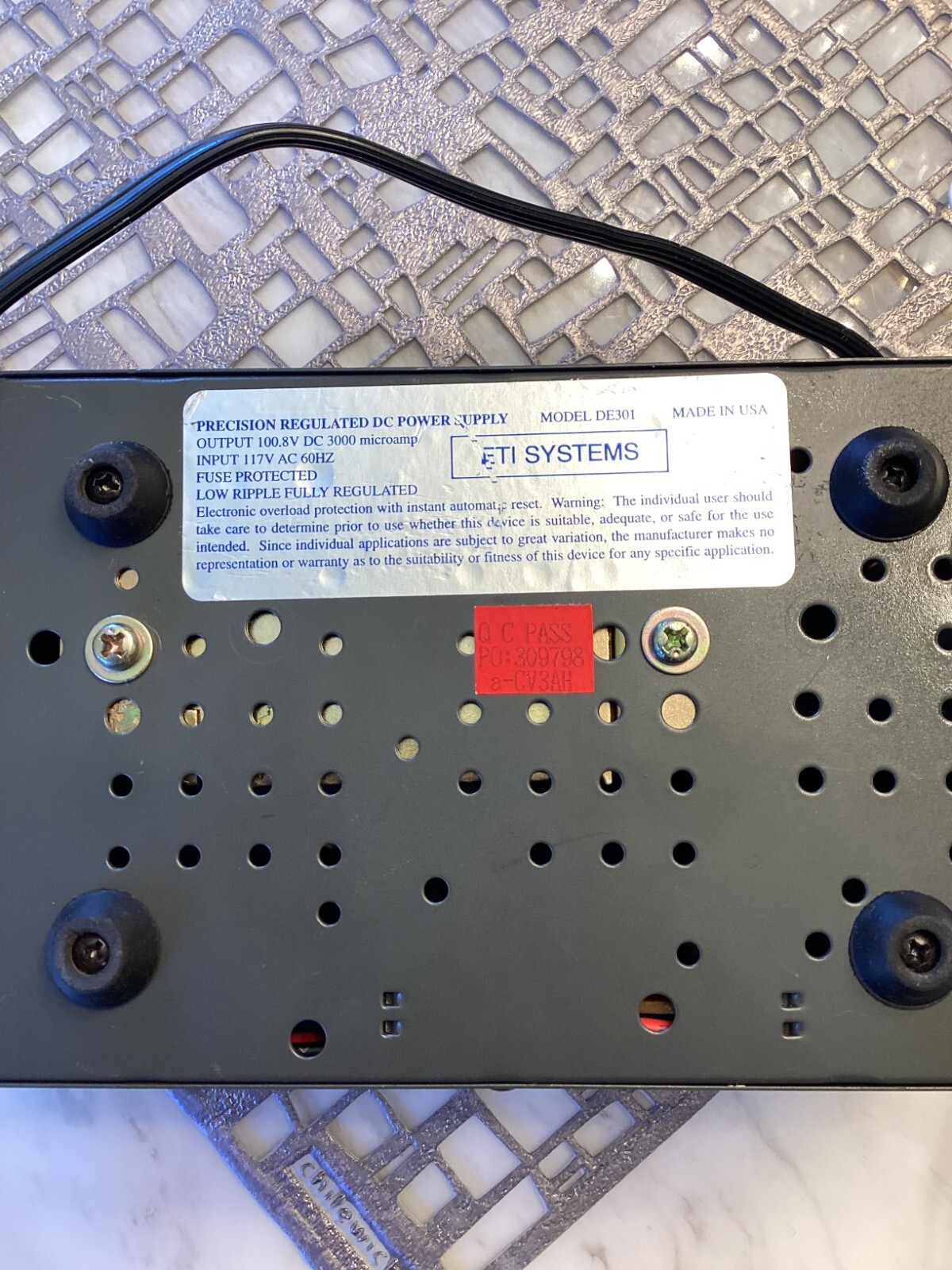 ETI Precision Regulated DC power Supply Model DE301 Powers on