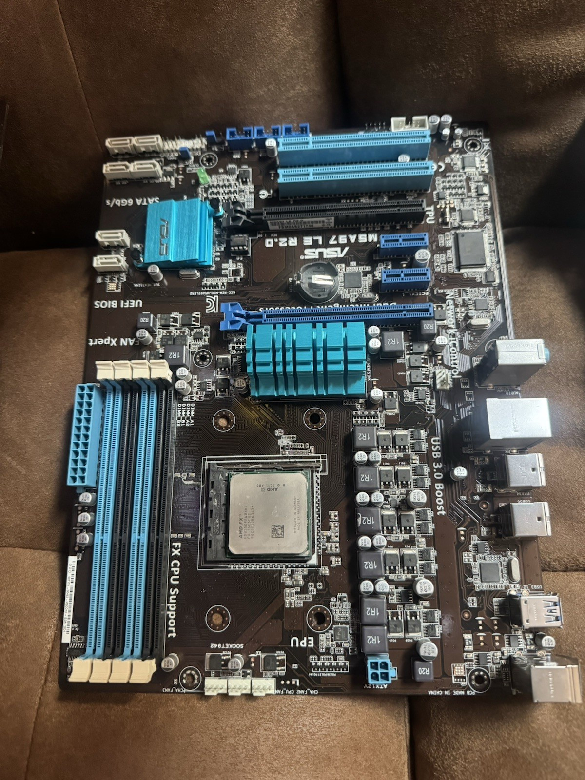 ASUS M5A97 LE R2.0 ATX AM3+ Motherboard w/ AMD FX 8-Core 3.0GHz DDR3