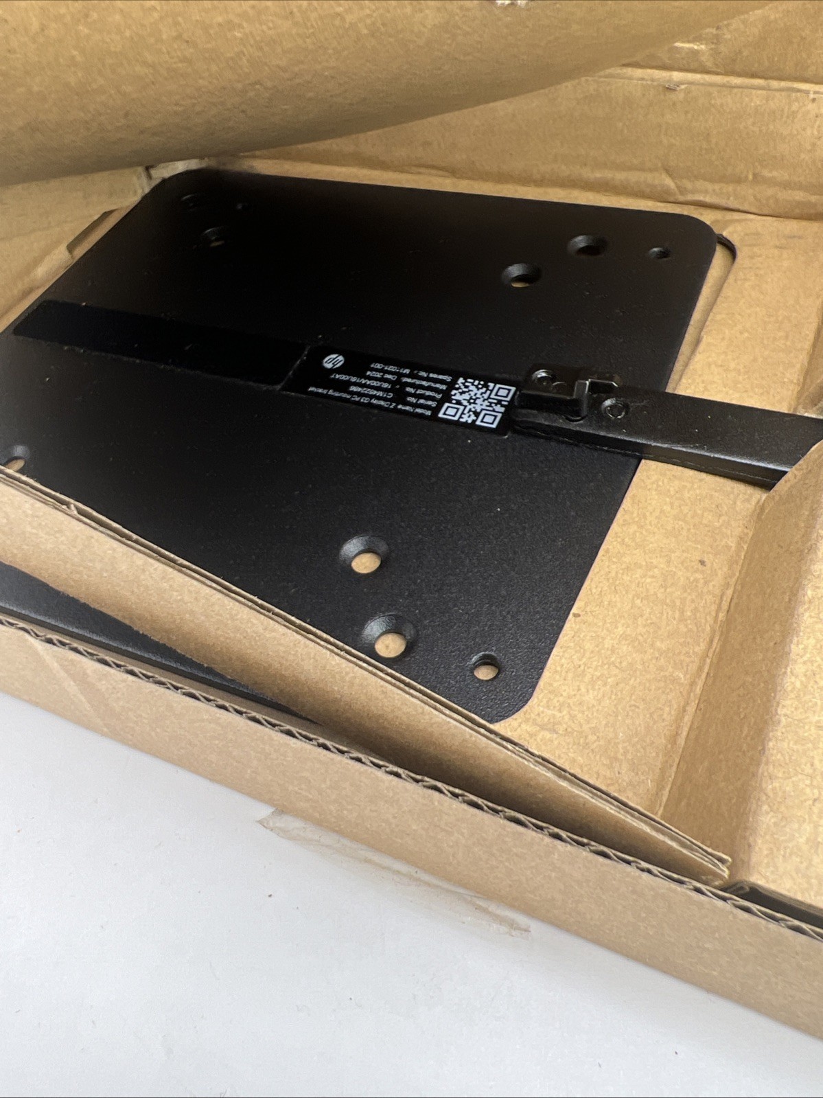 HP B550 16U00AA PC Mounting Bracket for Z Displays and Workstations
