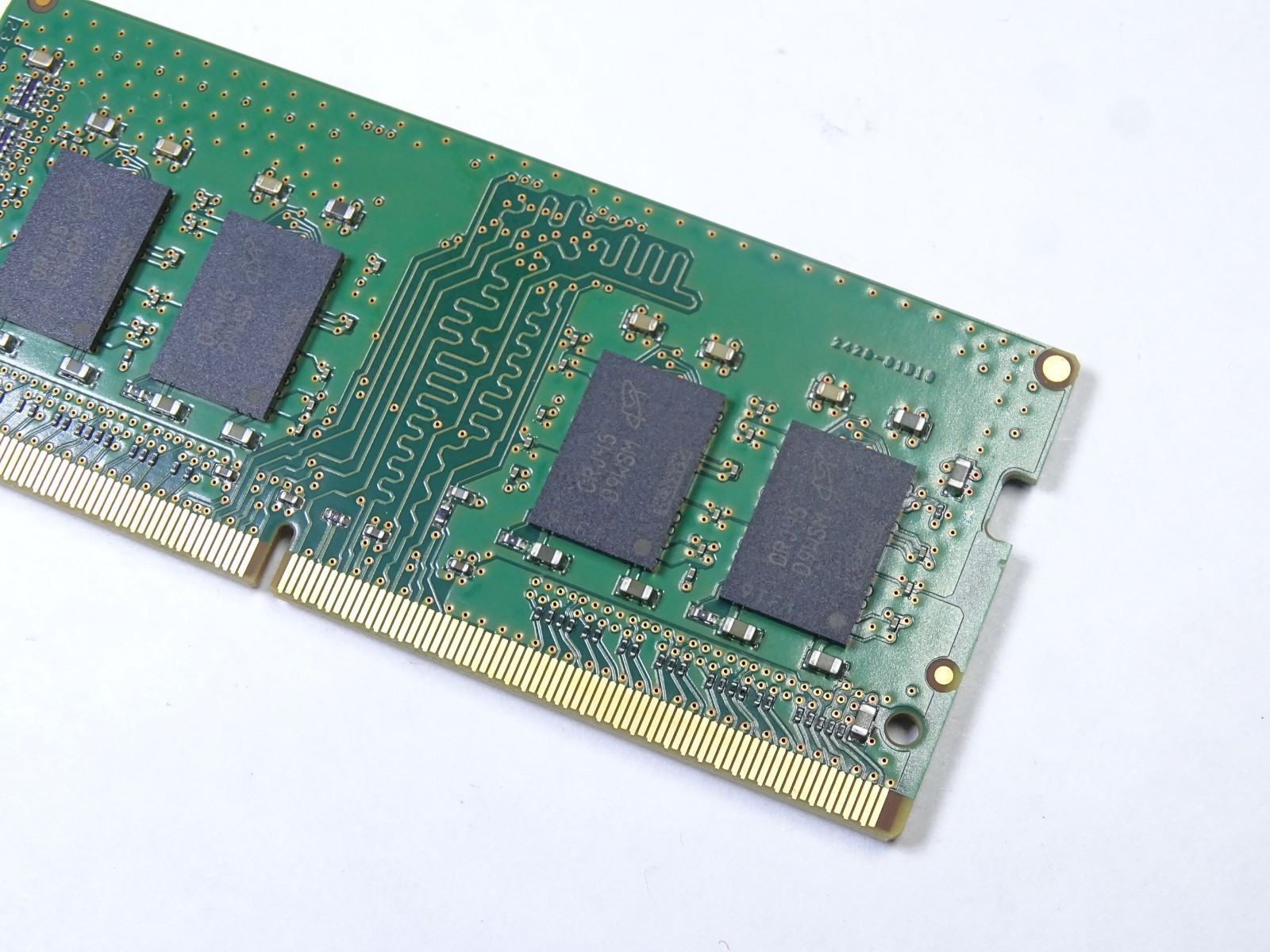 Micron 8GB DDR4-2666 PC4-21300 260-Pin SO-DIMM Laptop RAM MTA8ATF1G64HZ-2G6J1
