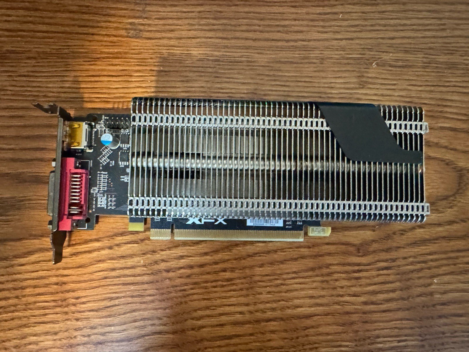 XFX Radeon R7 240 780M Boost 2GB GDDR3 VGA DVI HDMI R7-240A-CL (Passive)