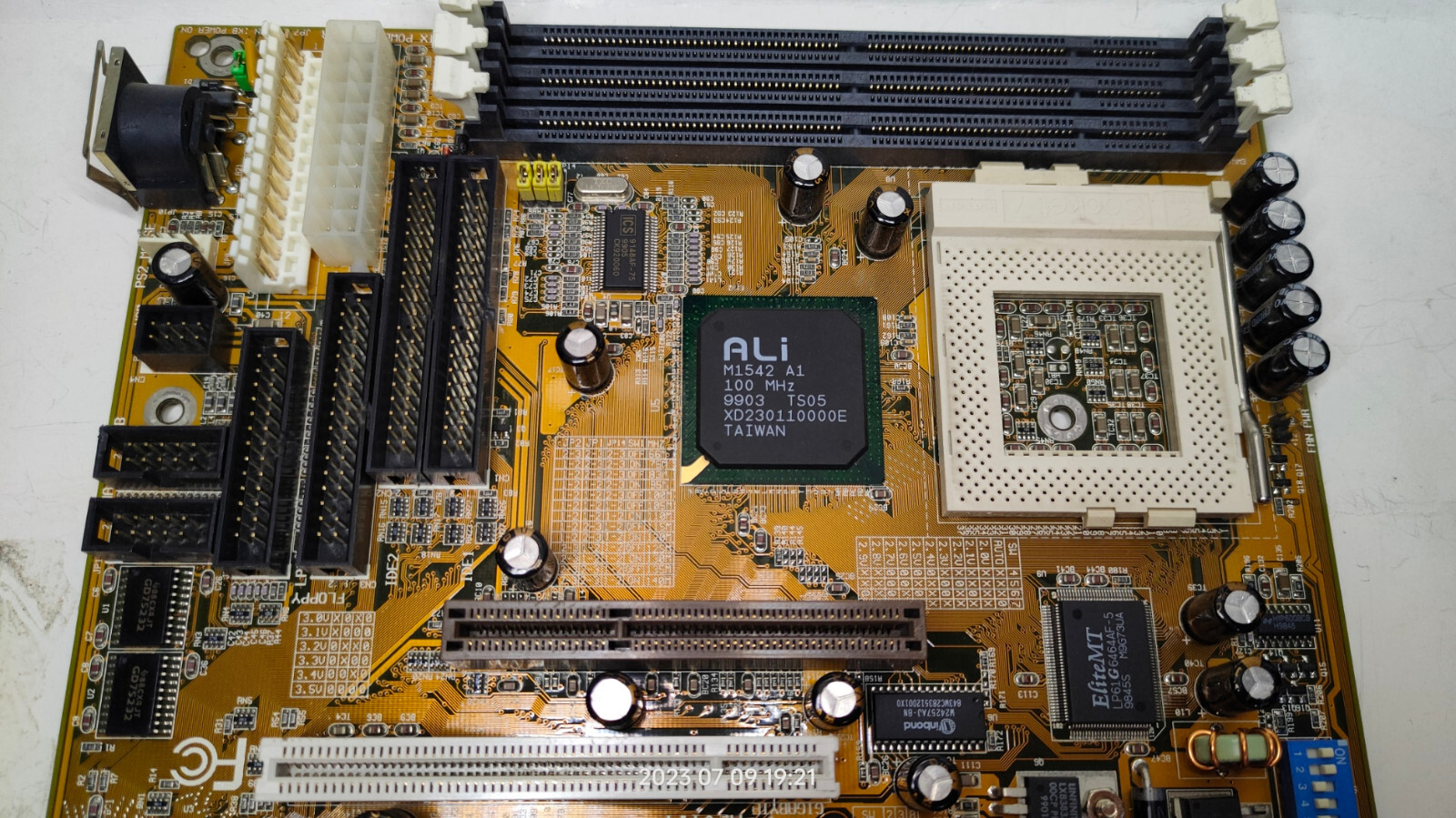 TOP! Gigabyte GA-5AA Super Socket 7 Motherboard SET + CPU & 256 RAM + Bonus