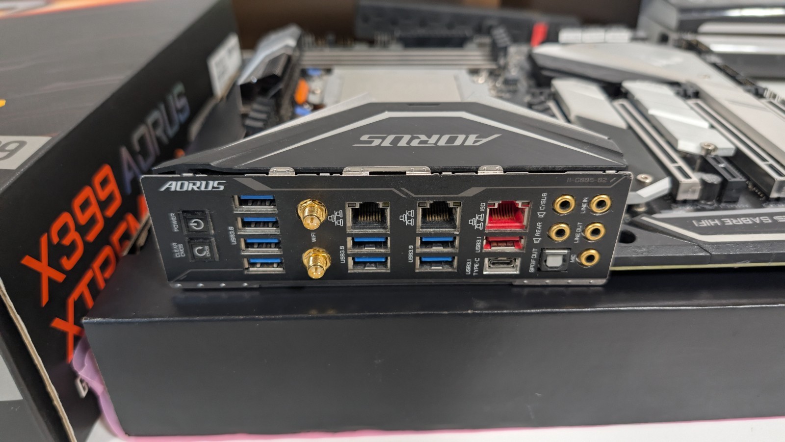 Working ThreadRipper 2920X GIGABYTE X399 AORUS Xtreme Box, Manual, Accessories.