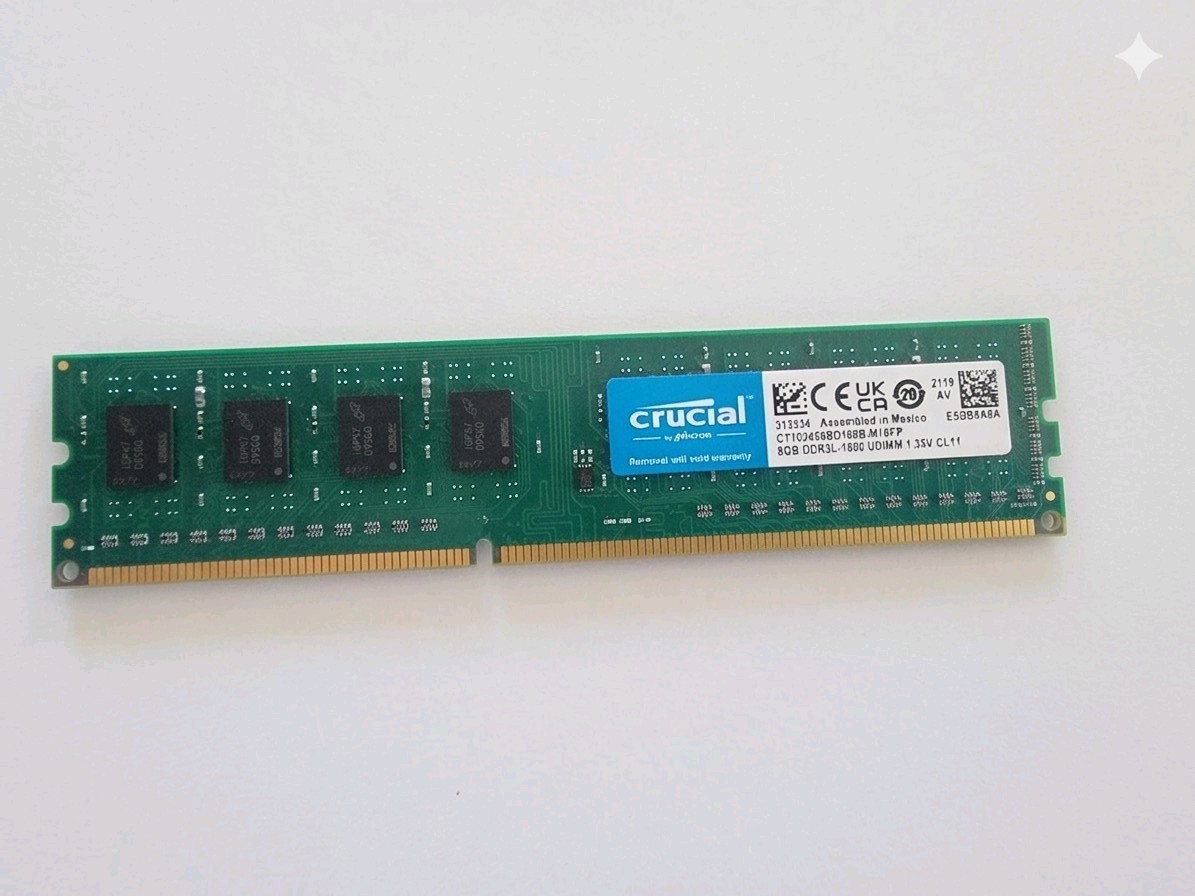 (1) Crucial 8 gb DDR3L -1600 UDIMM memory module CT102464BD160B