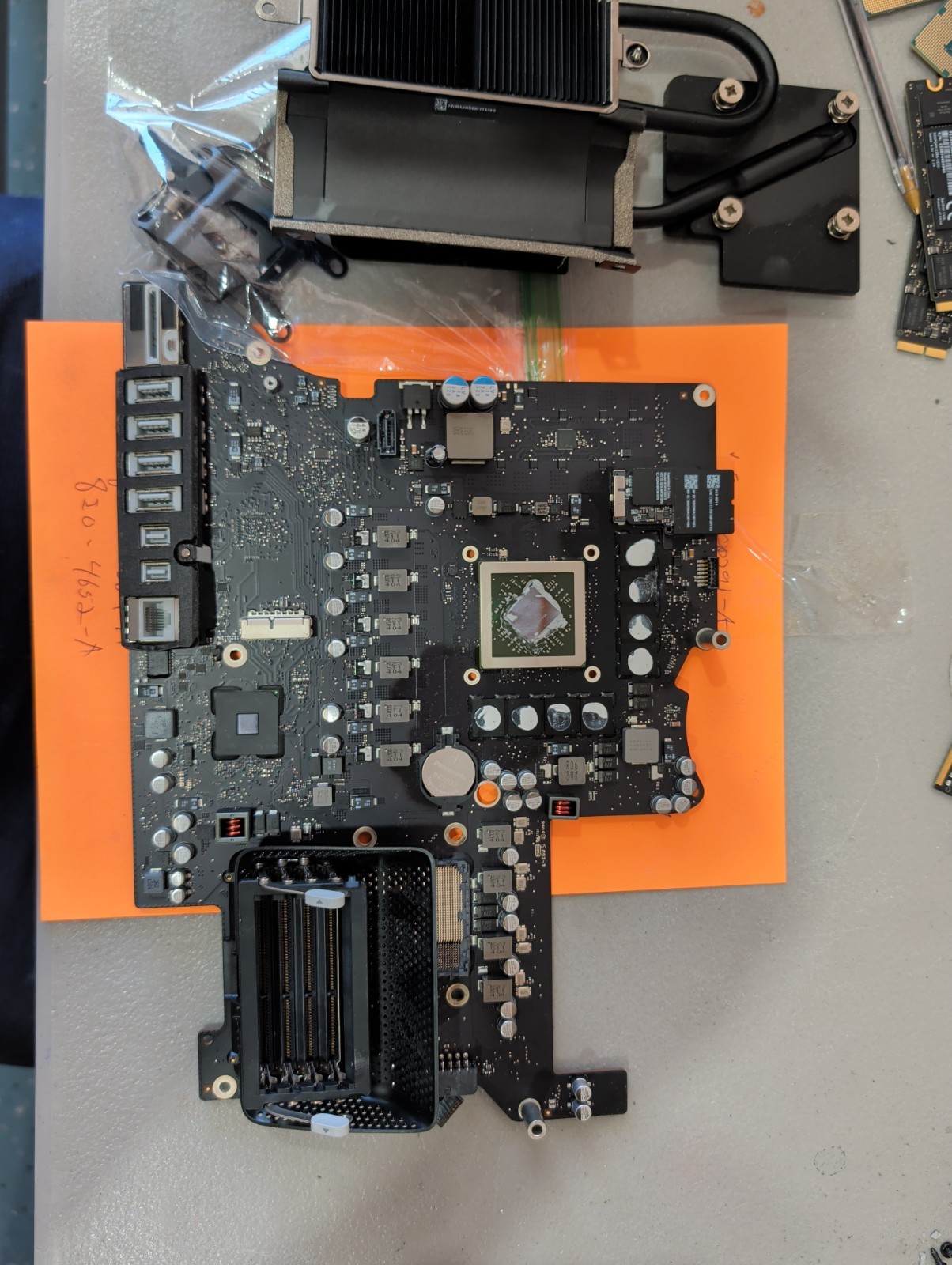 Apple iMac 27″ A1419 5K 2014 Logic Board AMD R9 M290X 2GB 820-4652-A