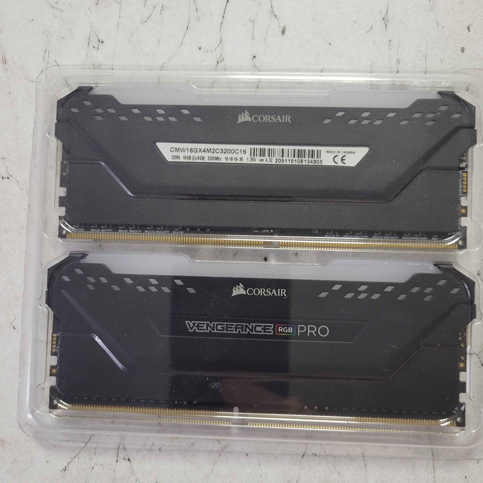 Corsair CMW16GX4M2C3200C16 3200 MHz RGB 16GB DDR4 SDRAM – Black