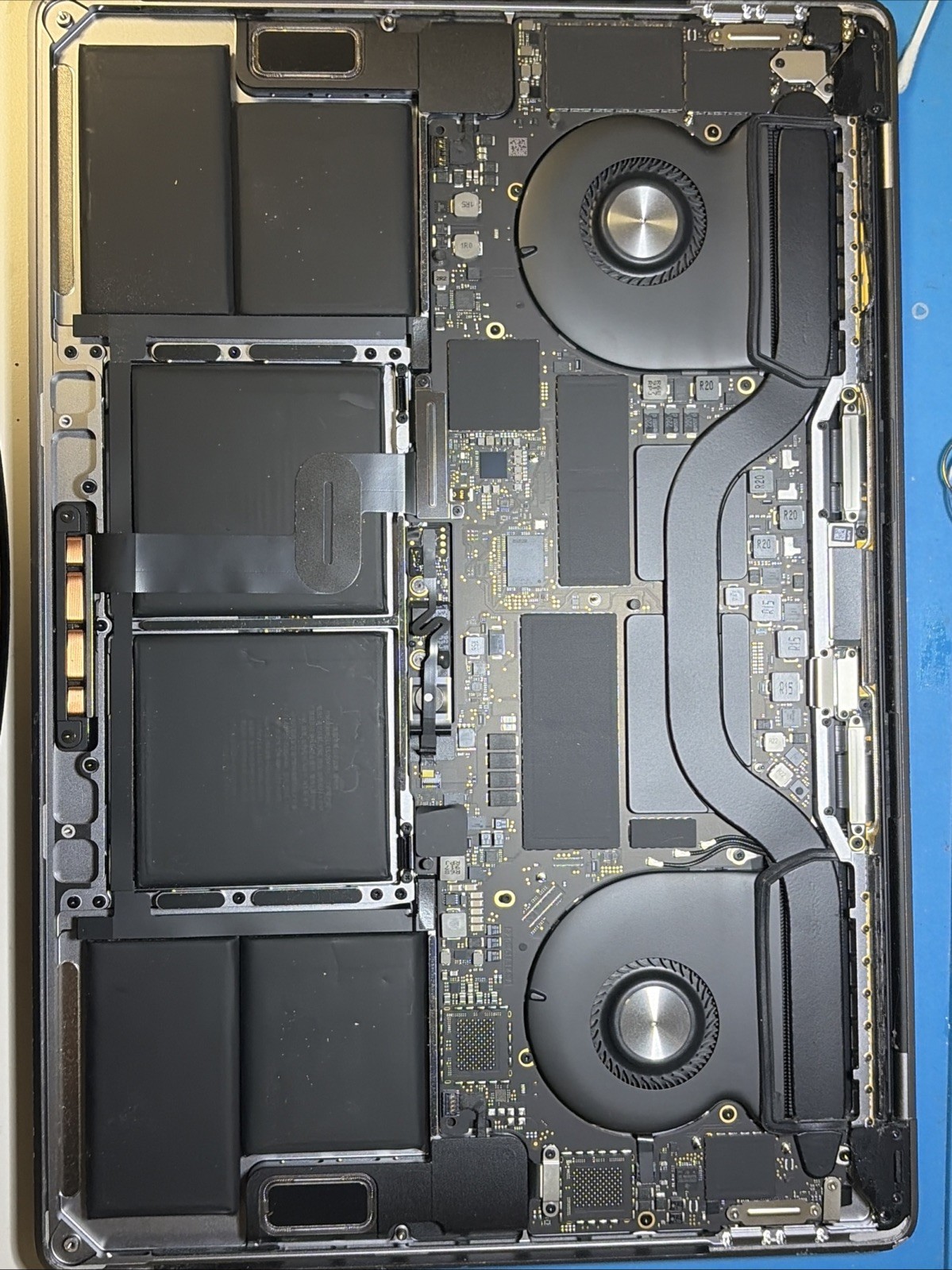 Apple MacBook Pro A1990 Logic Board I9-9980HK 500GB 32GB Pro 560X 820-01814-A