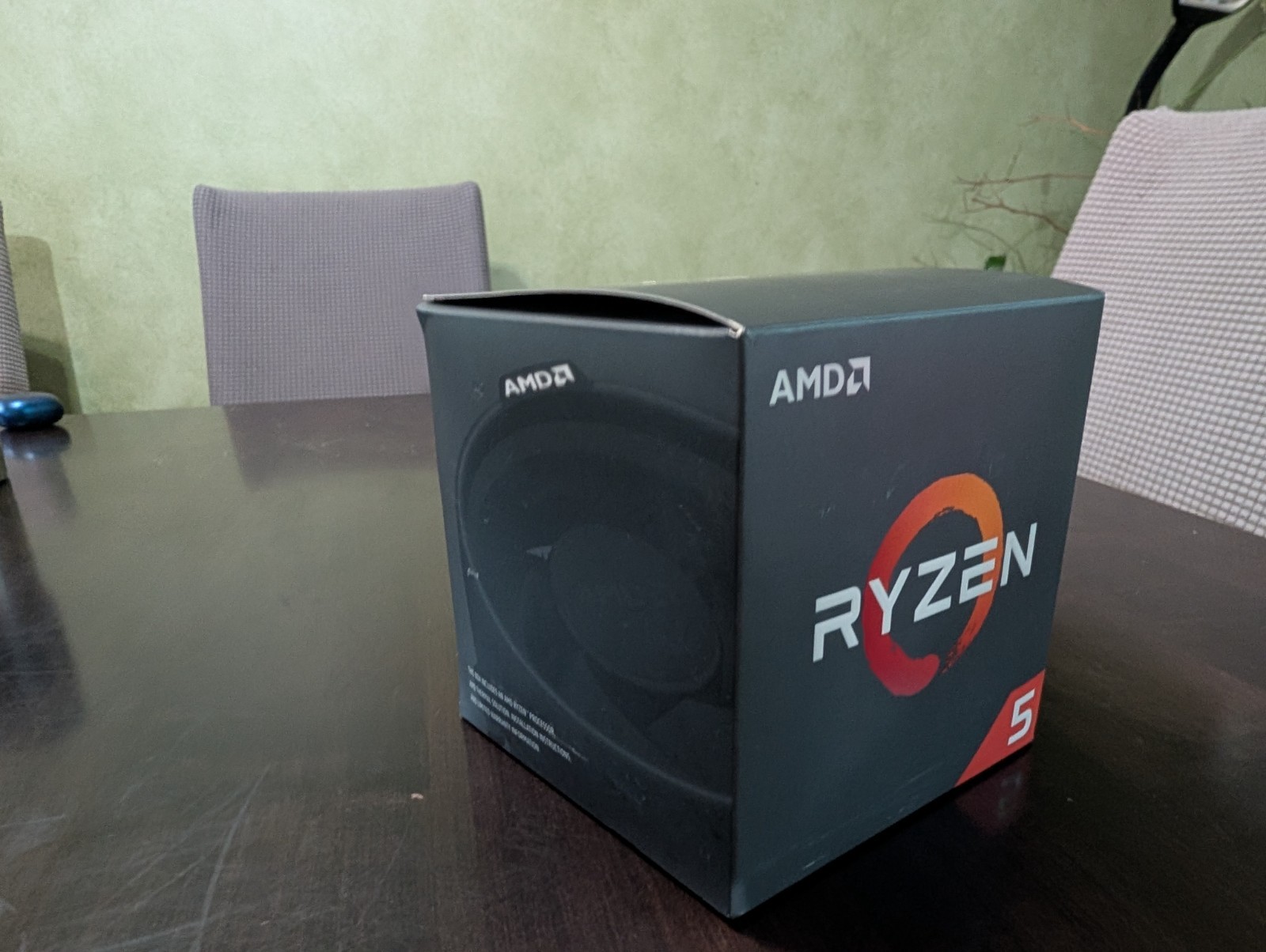 AMD Ryzen 5 2600 Processor (3.9GHz, 6 Cores, Socket AM4) Boxed – YD2600BBAFBOX