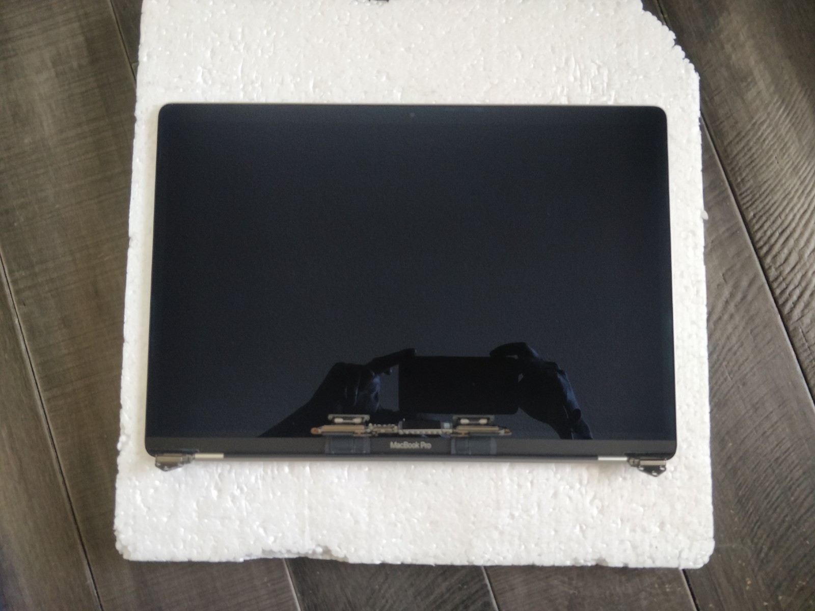Genuine Apple Macbook Pro 15 inch, A1990, 2018-2019 LCD Screen Assembly, Silver
