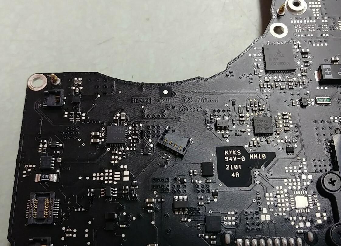 Apple MacBook A1342 13″ Intel Core 2 Duo 2.26GHz Motherboard 820-2883-A / SLGVT