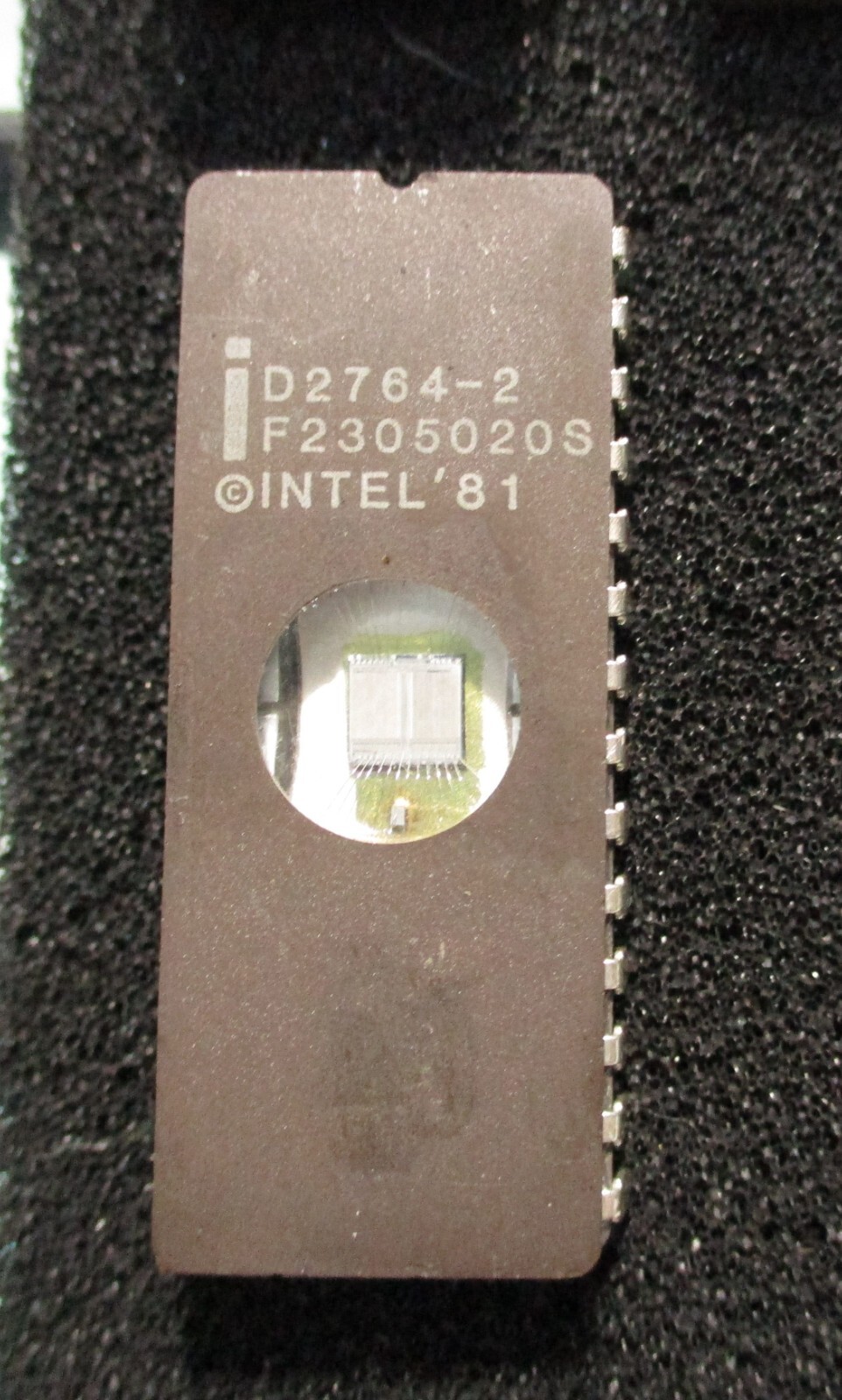 Intel 200ns NMOS UV Erasable 64K-Bit HMOII-E Programmable 28-Pin EPROM D2764-2