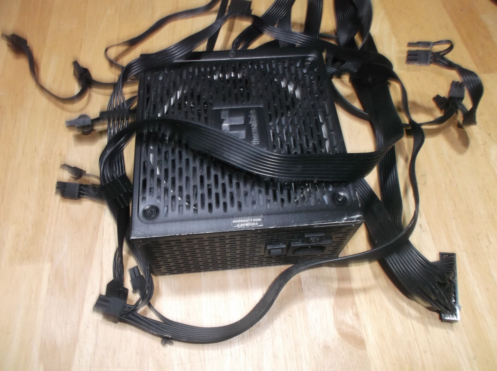 Thermaltake Toughpower GF1 750W Fully Modular Power Supply & LIGHT DISPLAY FANS