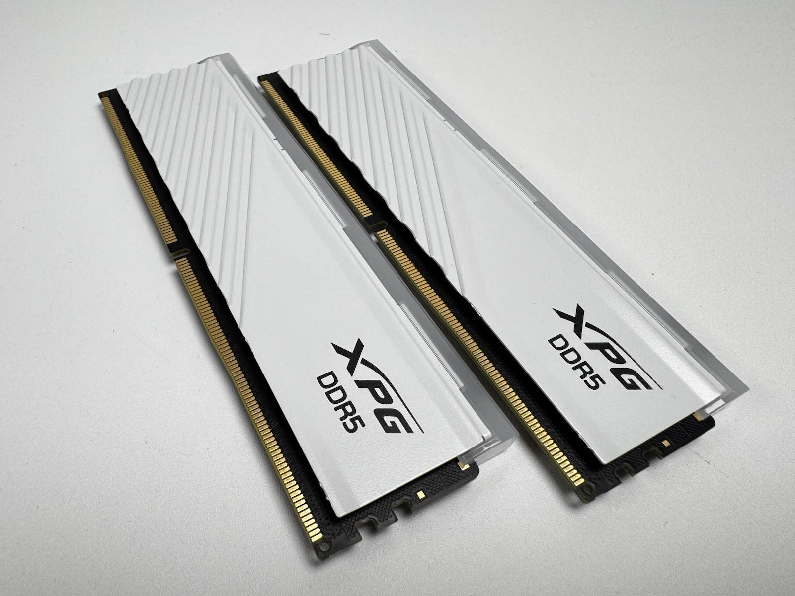 XPG LANCER BLADE RGB 32GB (2 x 16GB) DDR5 6000 UDIMM DESKTOP RAM – WHITE