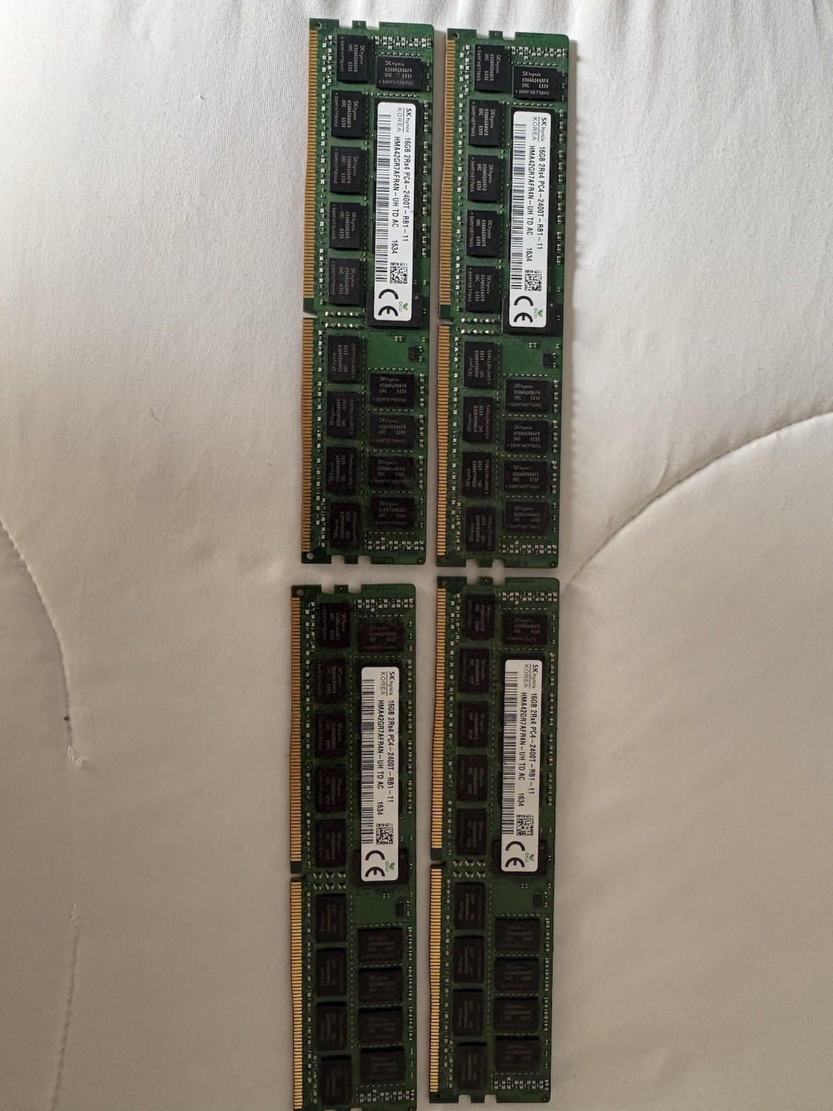 SK hynix 64GB (4x16GB) DDR4 288-Pin RDIMM PC4-2400T ECC Reg HMA42GR7AFR4N-UH