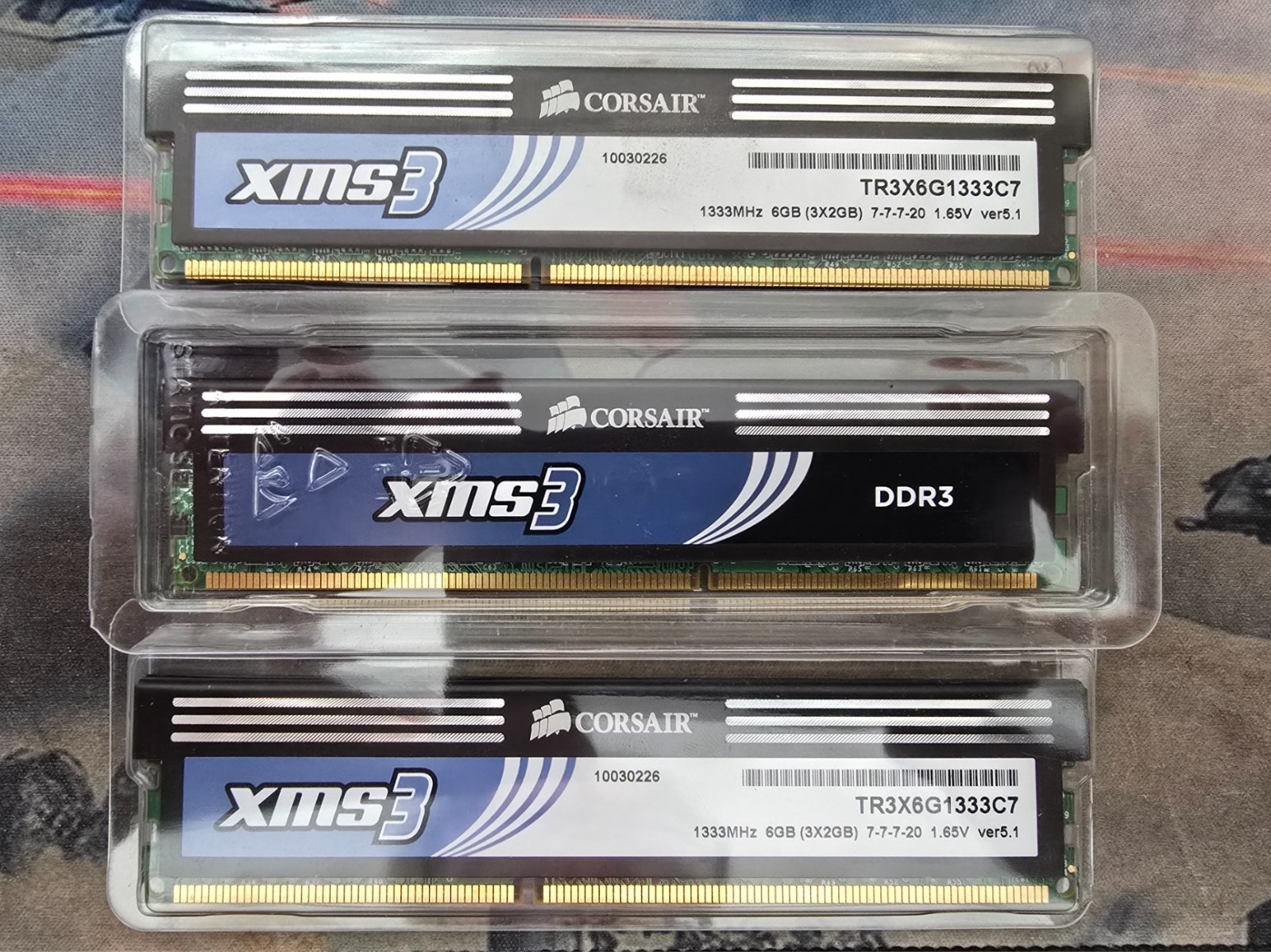Corsair Triple Channel 6GB (2 GB X 3) SDRAM 1333 MHz SDRAM Memory (TR3X6G1333C9)