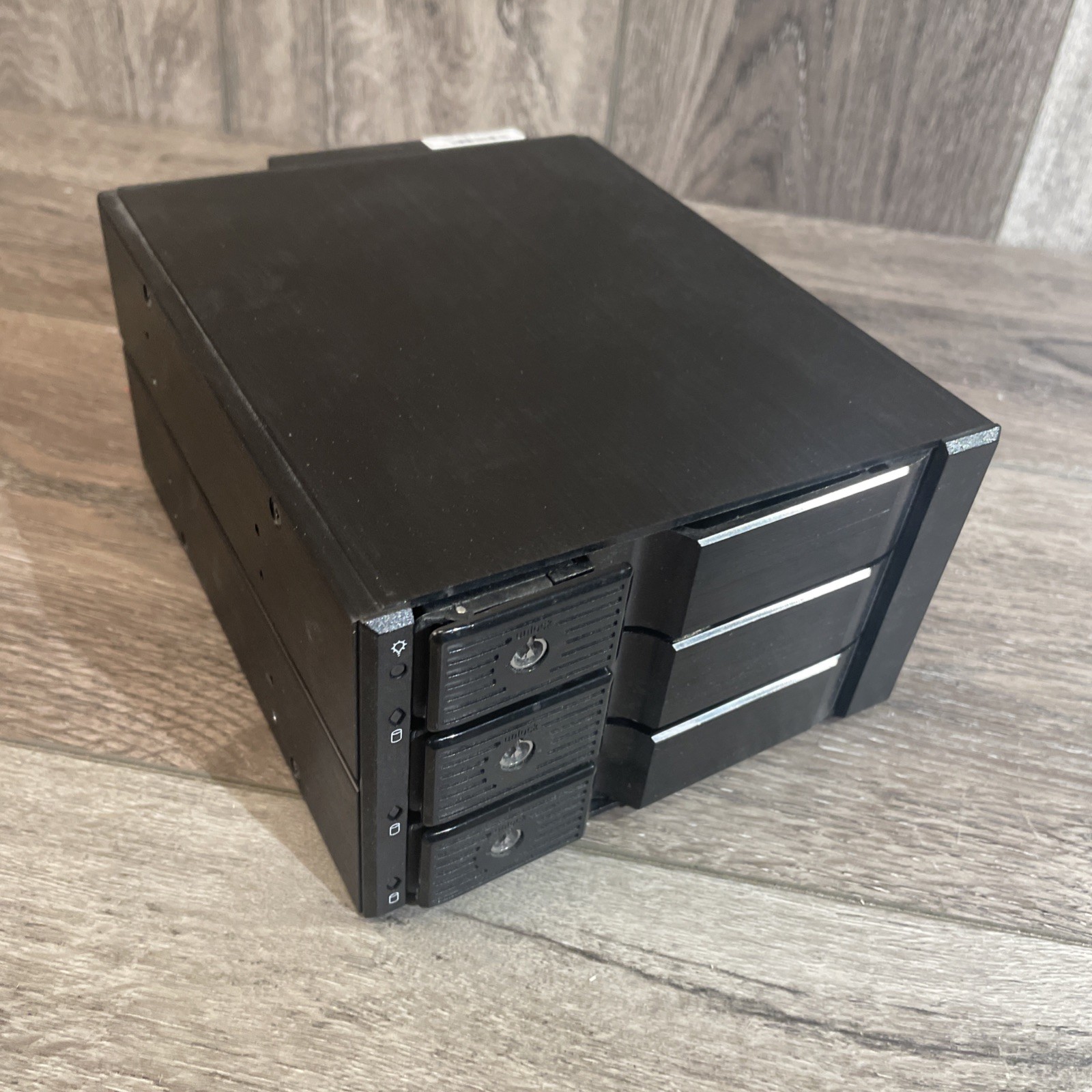 3 Bay Hot Swap SATA HDD SSD Server Drive Cage Enclosure Mobile Rack Cooling Fan