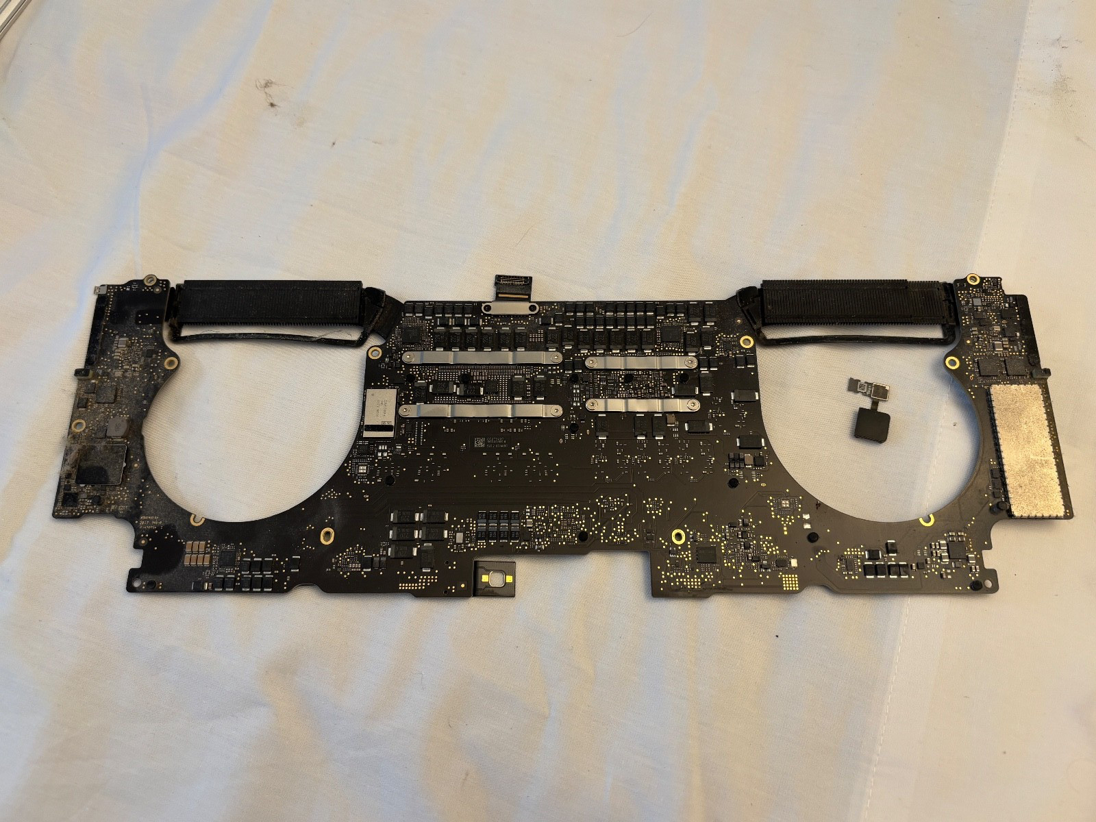 2017 Apple MacBook Pro 15″ Logic Board 2.9GHz i7 16GB 512GB A1707 w/ TOUCH ID