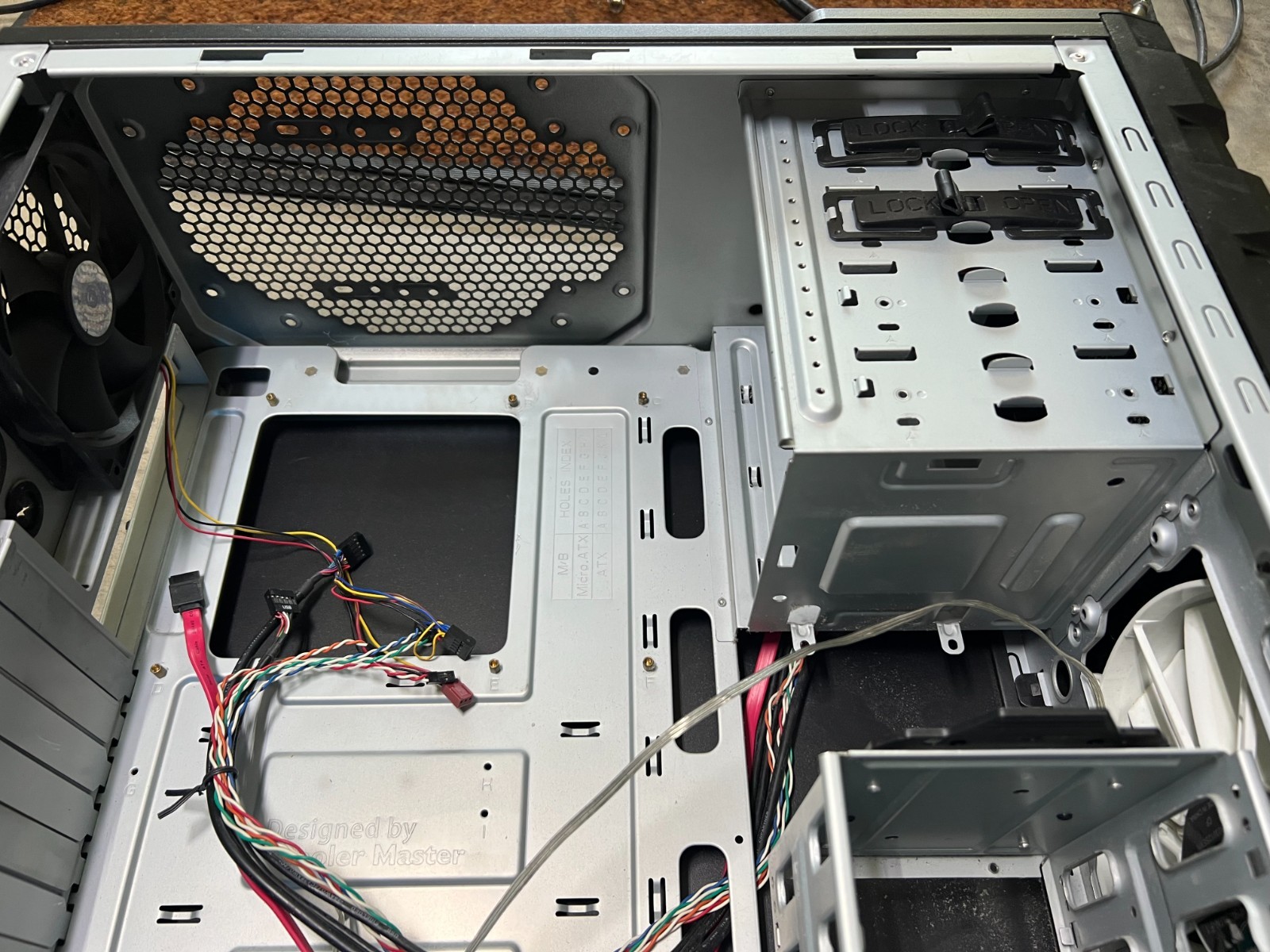 Cooler Master HAF 912 – Mid Tower Computer Case with a Tagan 700W Power Supply