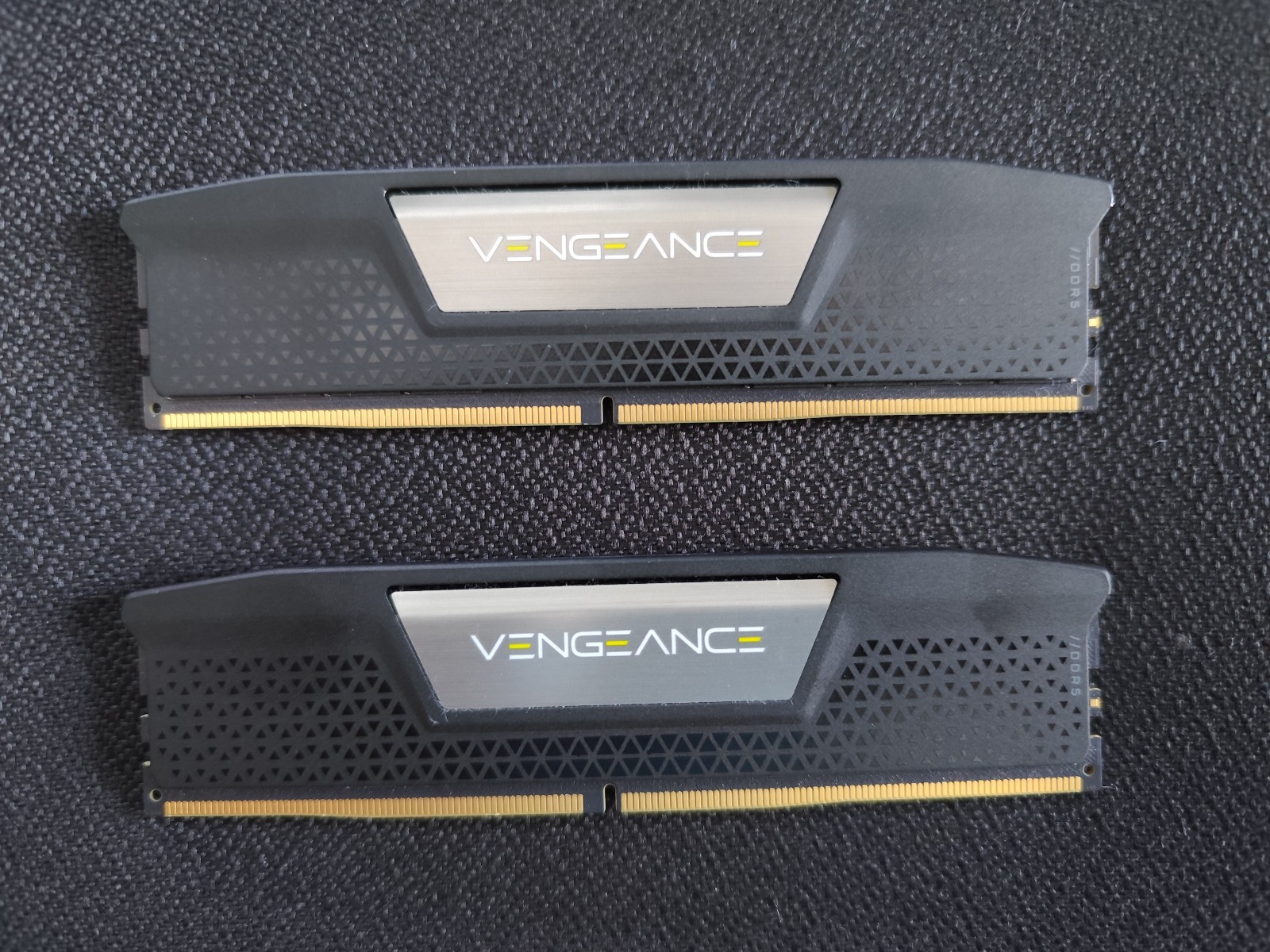 Corsair Vengeance 64GB (2x32GB) DDR5-6400 CL32-40-40-84 XMP 3.0 RAM Black