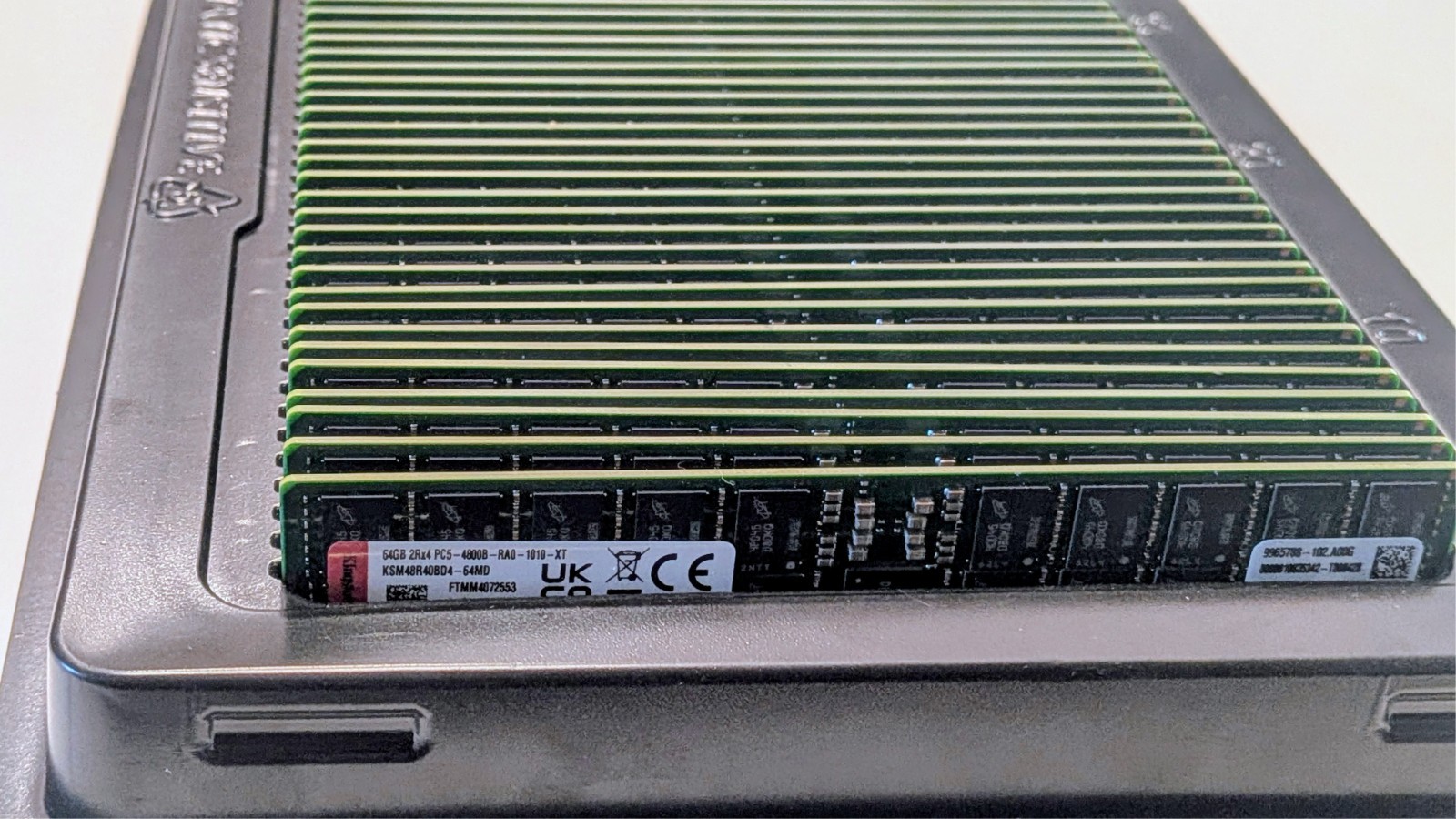 3.2TB 50x64GB lot tray PC5-4800 EC8 RDIMM DDR5 ECC RAM KSM48R40BD4-64MD kingston