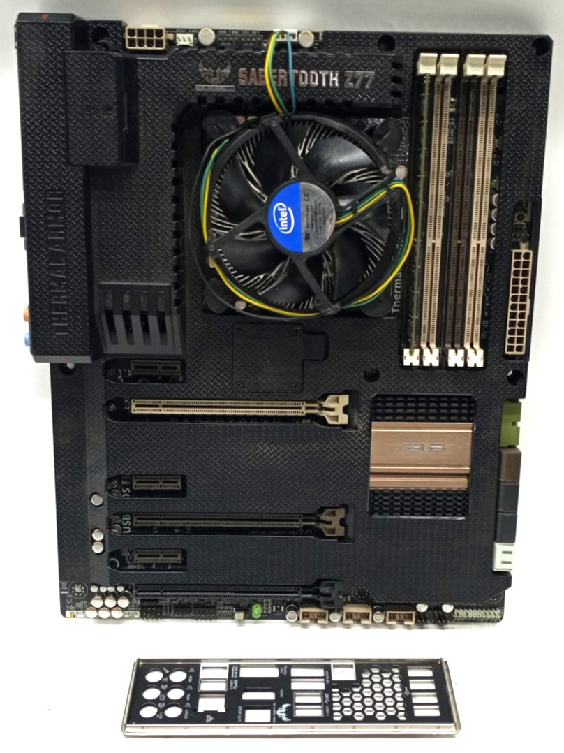 Asus Sabertooth Z77 Motherboard i7-3770K@3.50GHz 4GB RAM ATX +I/O MC651*