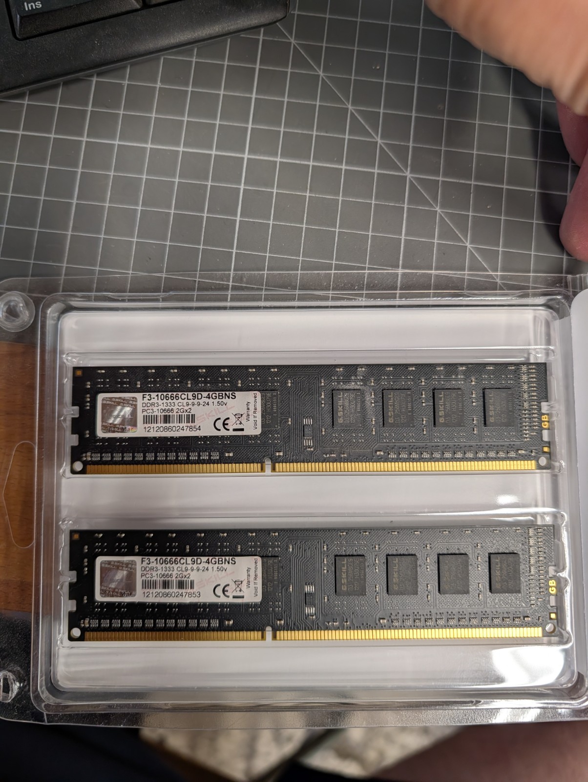 G.SKILL F3-10666CL9D-4GBNS/DDR3-1333 CL9-9-9 1.50V 4GB Paired Memory Set