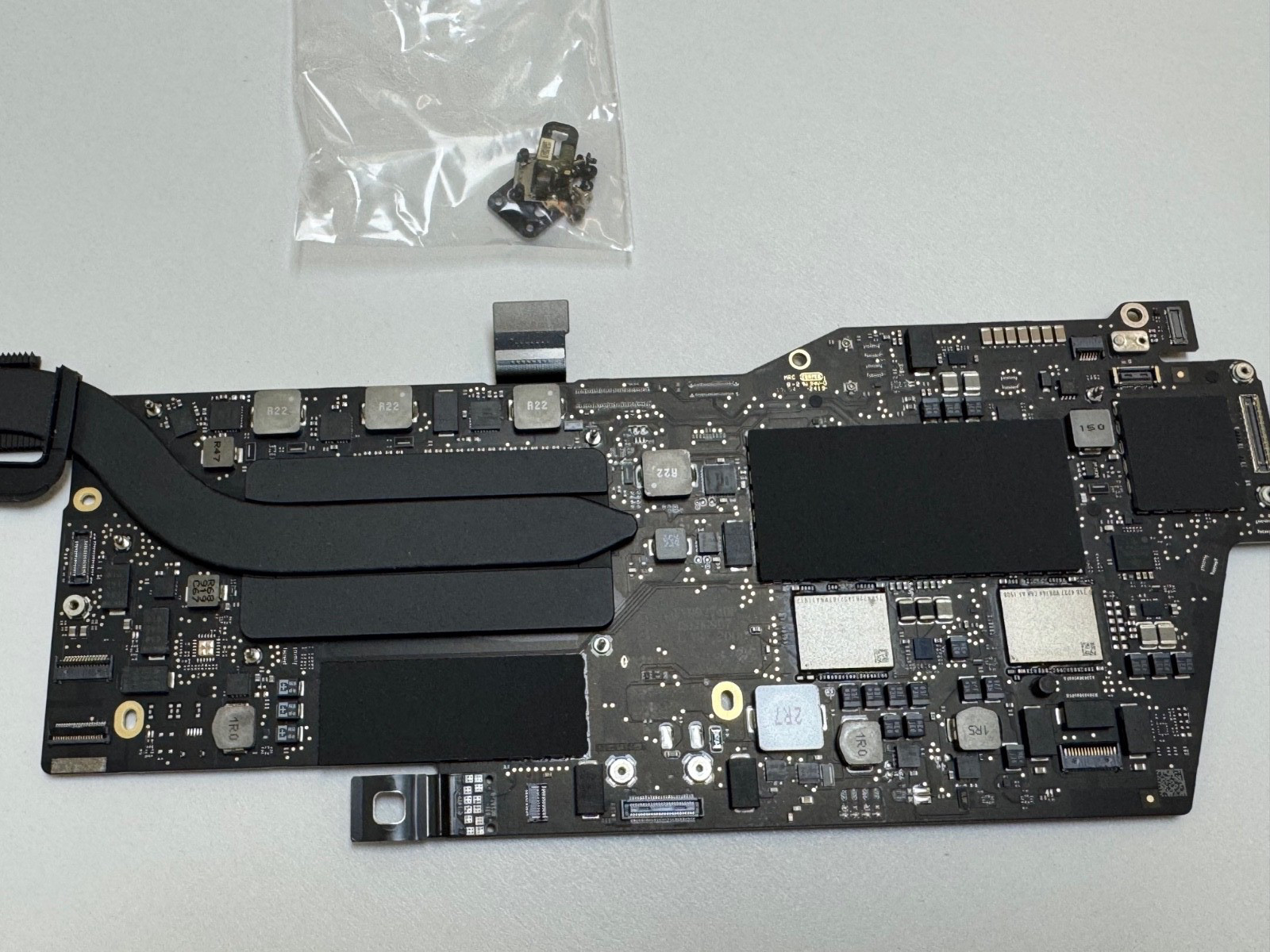 MacBook Pro 13″ 2019 A2159 Logic Board i5 1.4Ghz / 16GB / 128GB W Touch ID