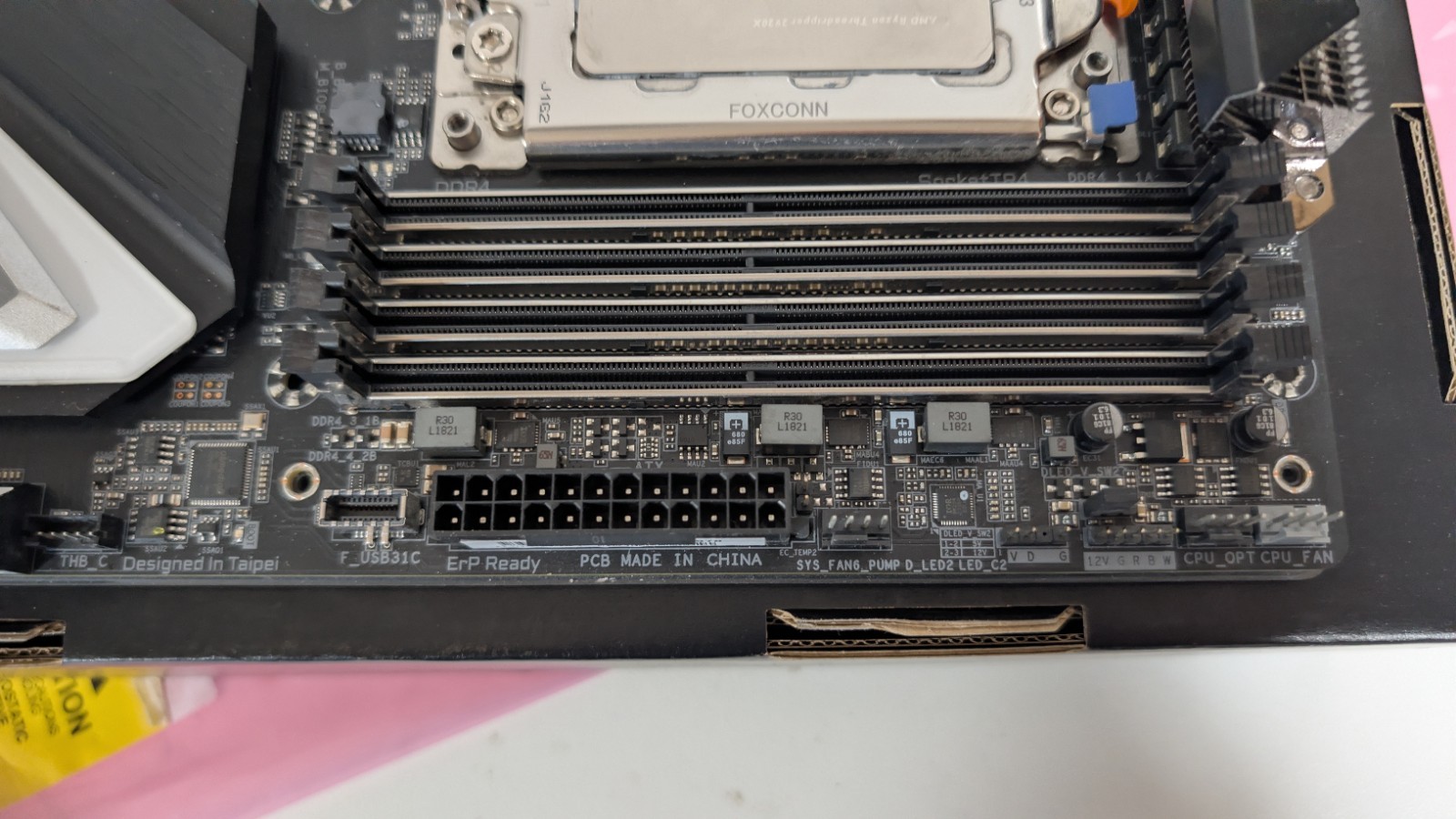 Working ThreadRipper 2920X GIGABYTE X399 AORUS Xtreme Box, Manual, Accessories.