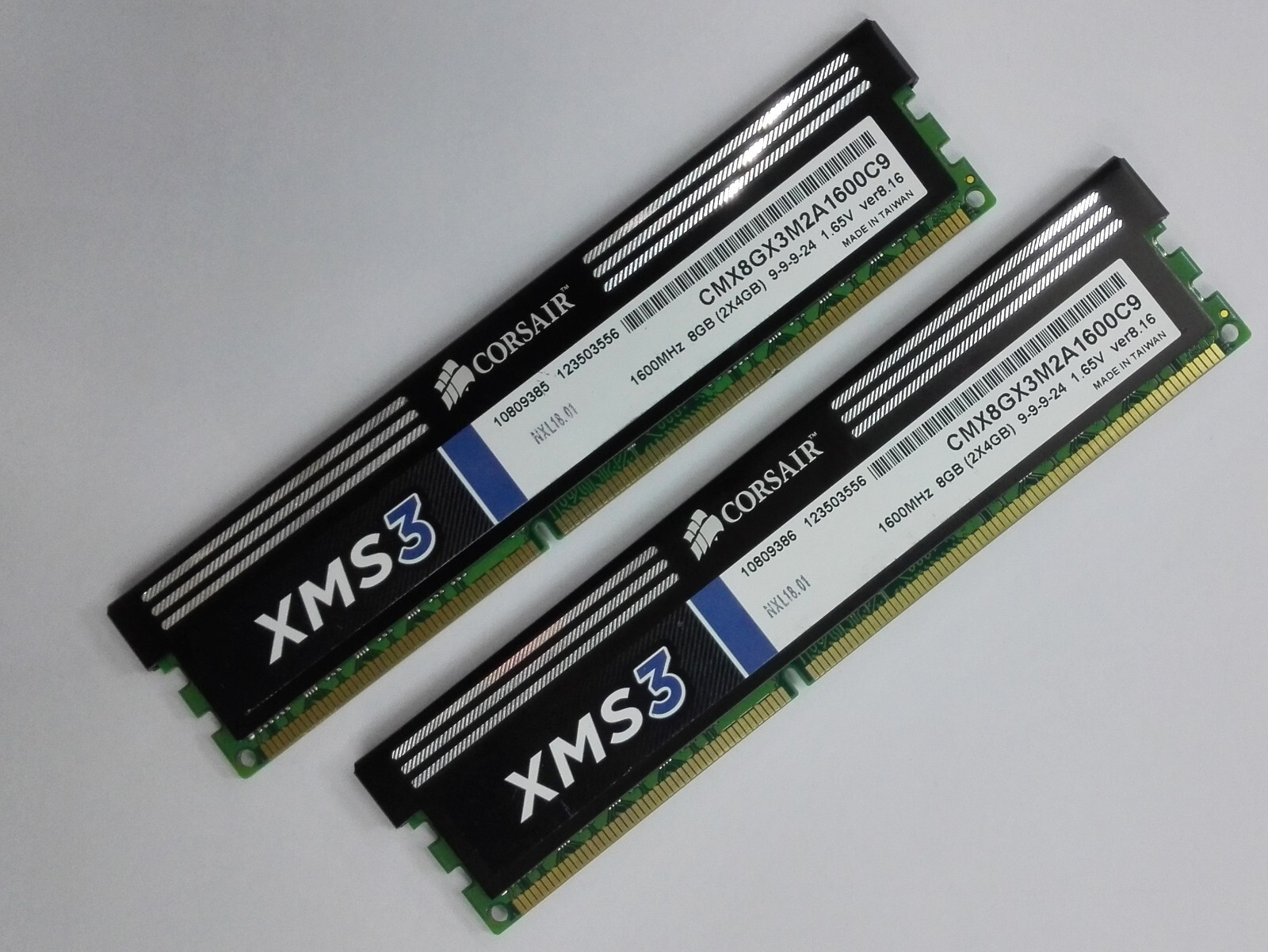 CORSAIR 8GB Kit / 2 x 4GB DDR3 1600MHz Desktop RAM XMS3 CMX8GX3M2A1600C9 DIMM