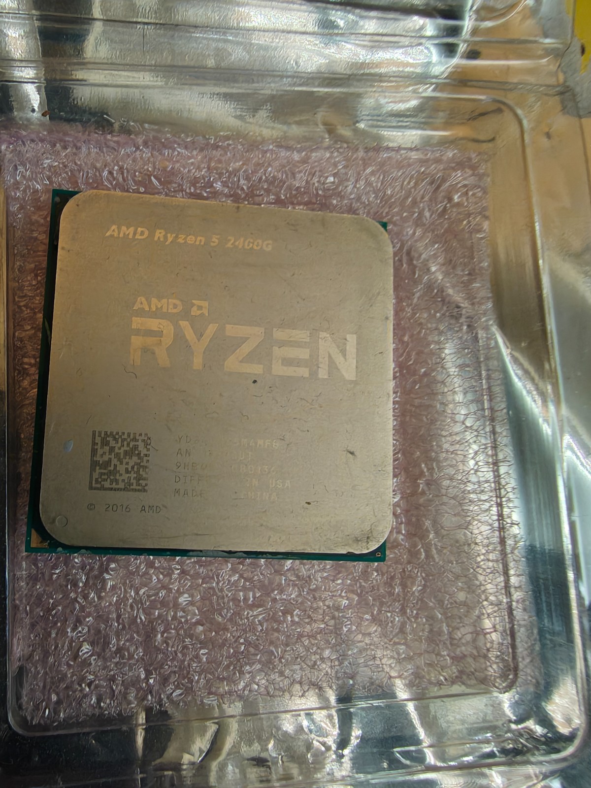 AMD Ryzen 5 Pro 2400G 3.6Ghz Socket AM4 CPU (YD240BC5M4MFB)