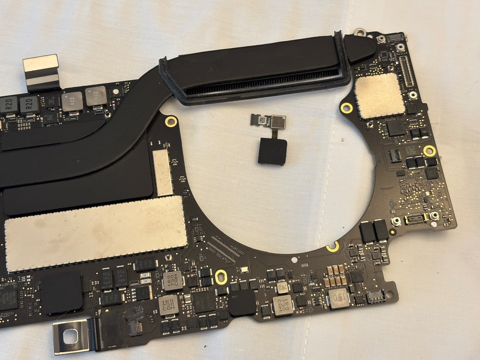2017 Apple MacBook Pro 15″ Logic Board 2.9GHz i7 16GB 512GB A1707 w/ TOUCH ID