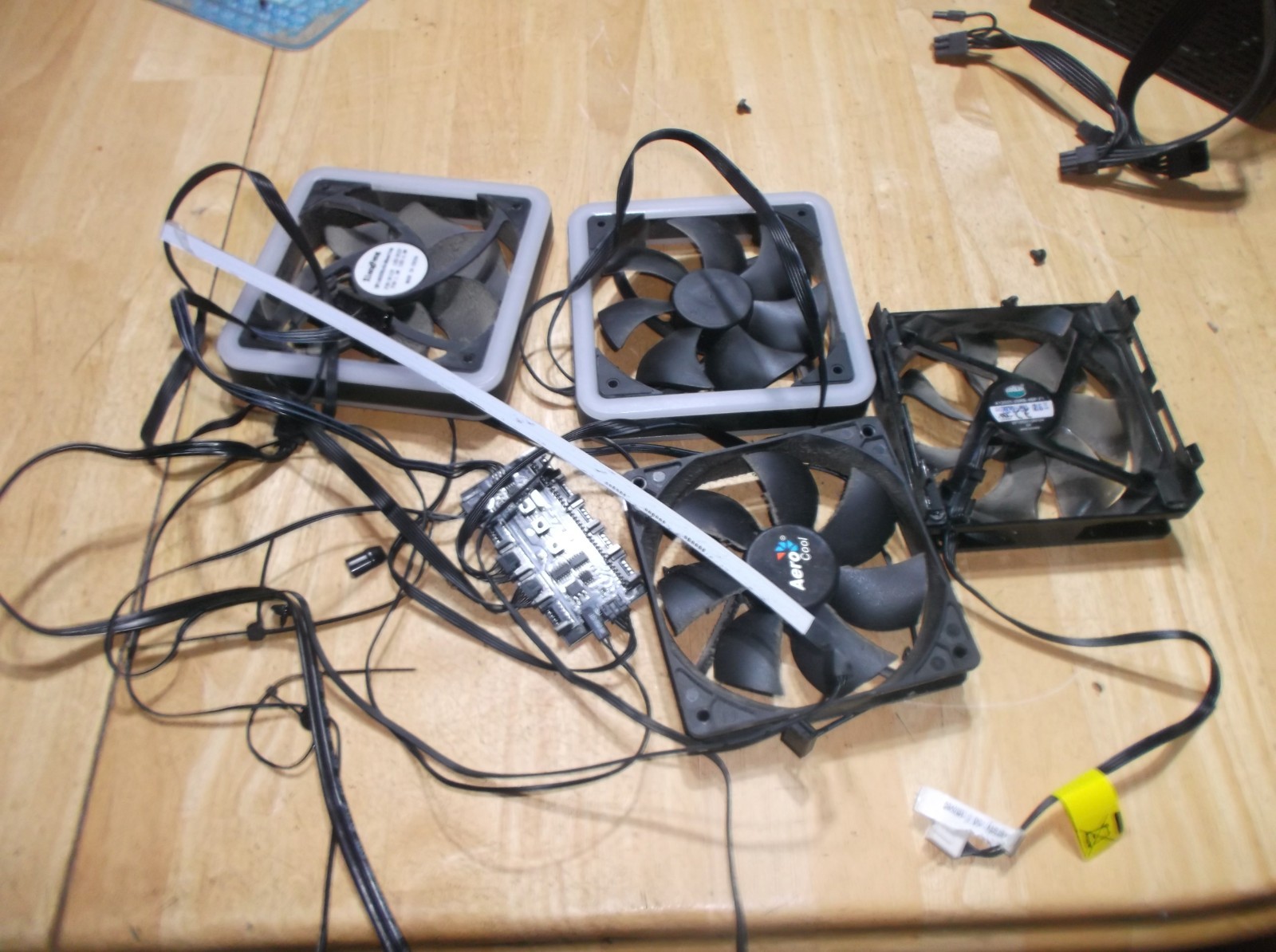 Thermaltake Toughpower GF1 750W Fully Modular Power Supply & LIGHT DISPLAY FANS