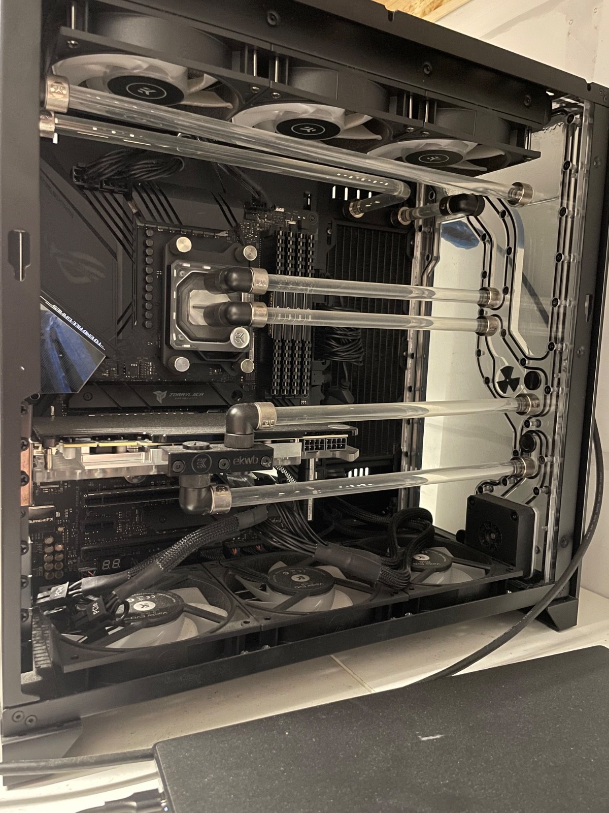 FULL COOLING SYSTEM out of an EKWB Fluid Gaming Vanquish 295 Custom PC