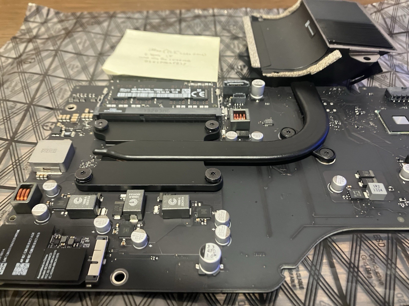 APPLE iMac 21.5″ Late 2013 A1418 Logic Board- Intel i5 – Iris Pro – 8gb Ram