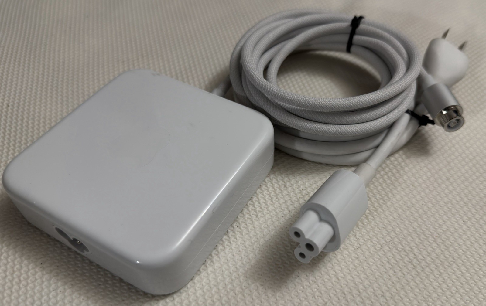 Genuine 143 Watts iMac 24″ Power Adapter Silver (white) Slightly Used