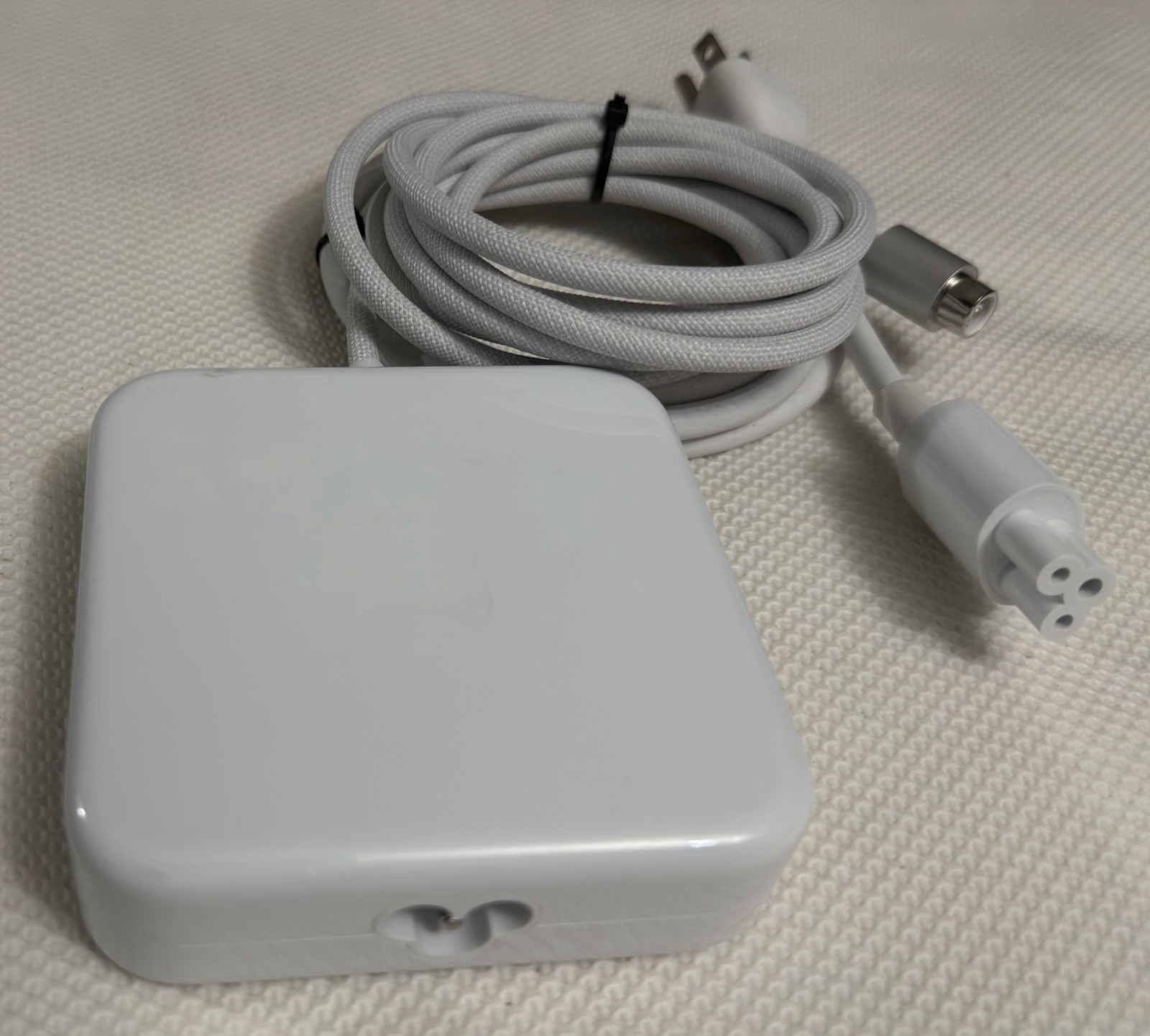 Genuine 143 Watts iMac 24″ Power Adapter Silver (white) Slightly Used