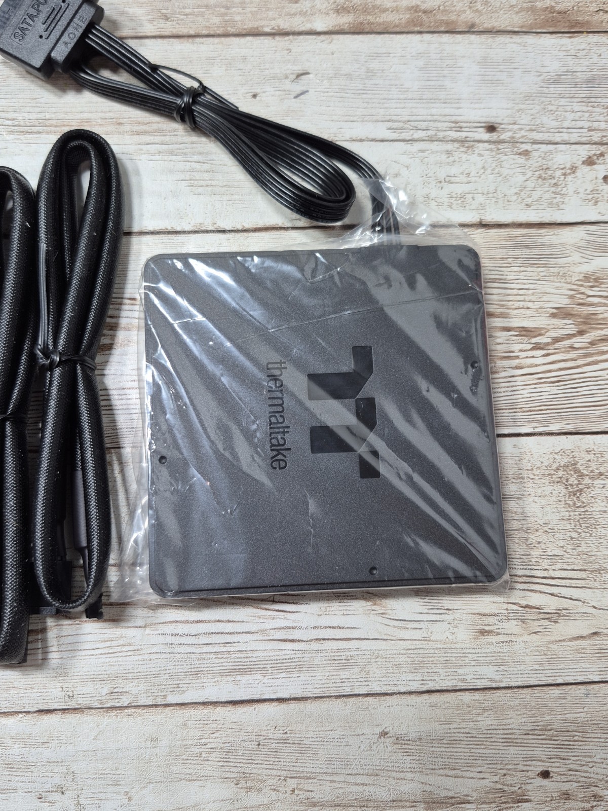 Thermaltake TT Sync SATA Powered 9 Port Addressable LED Controller Premium Editi