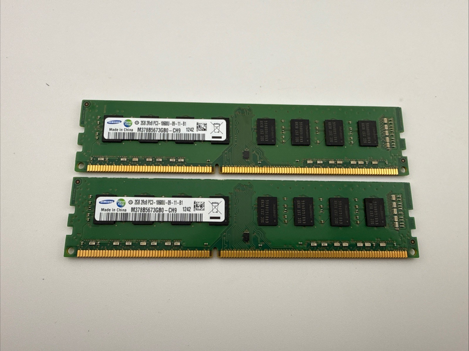 2 – Samsung M378B5273DH0-CH9 4GB (1 x 4GB) PC3-10600 (DDR3-1333) Memory