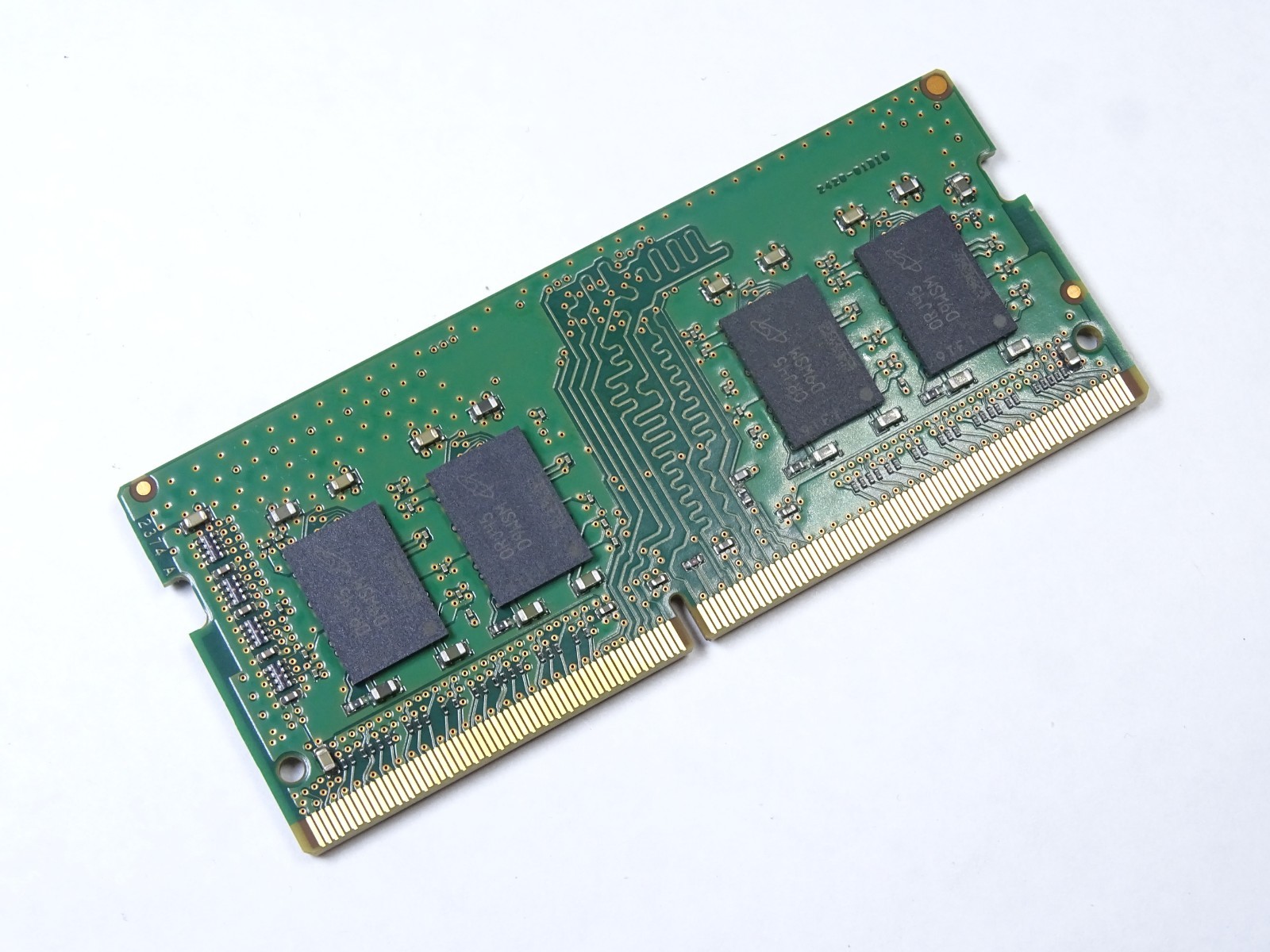 Micron 8GB DDR4-2666 PC4-21300 260-Pin SO-DIMM Laptop RAM MTA8ATF1G64HZ-2G6J1